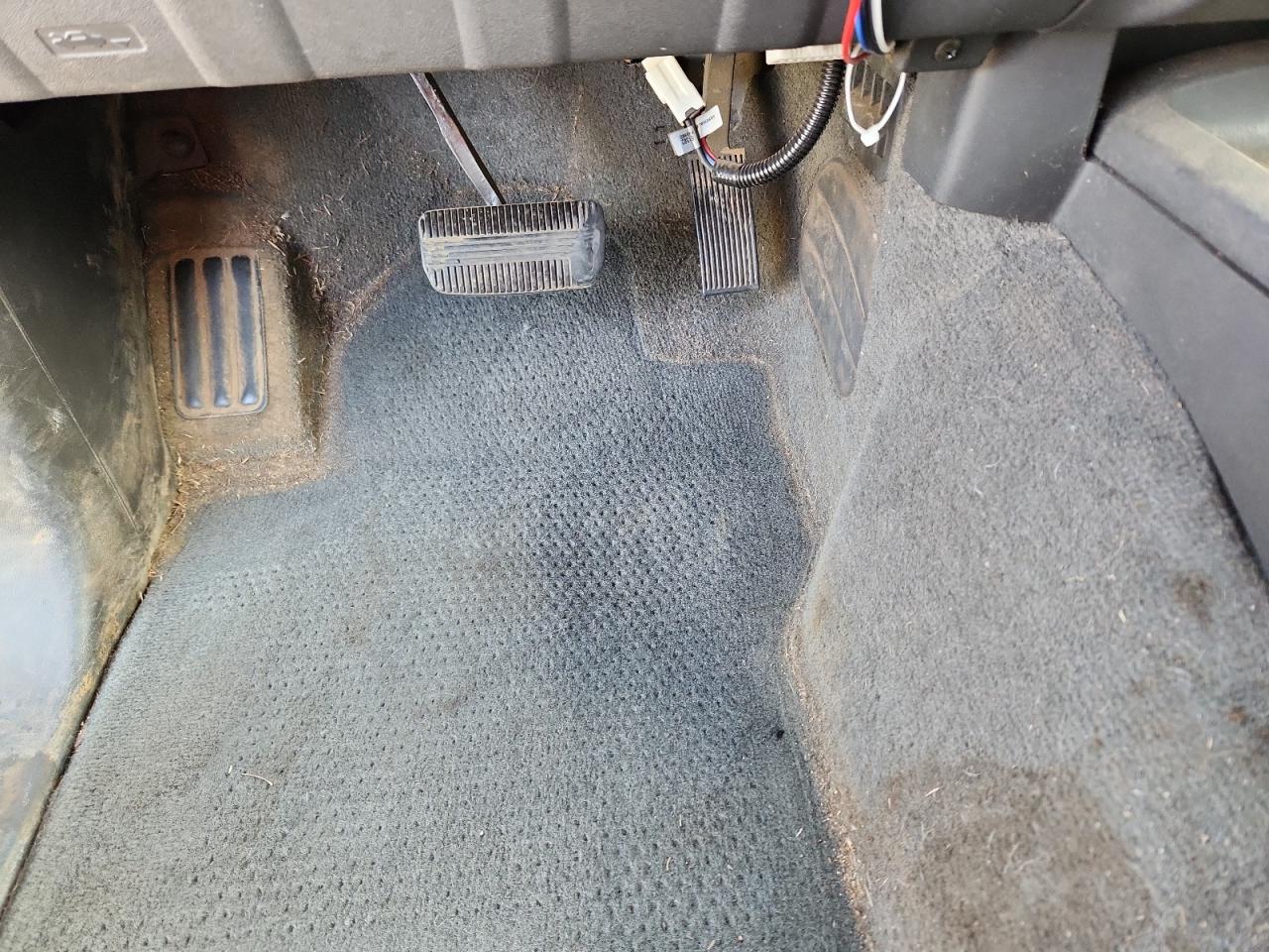 2005 Nissan Xterra S Silver vin: 5N1AN08W65C649270 Damage: Left Front Carpet, Stained, Permanent