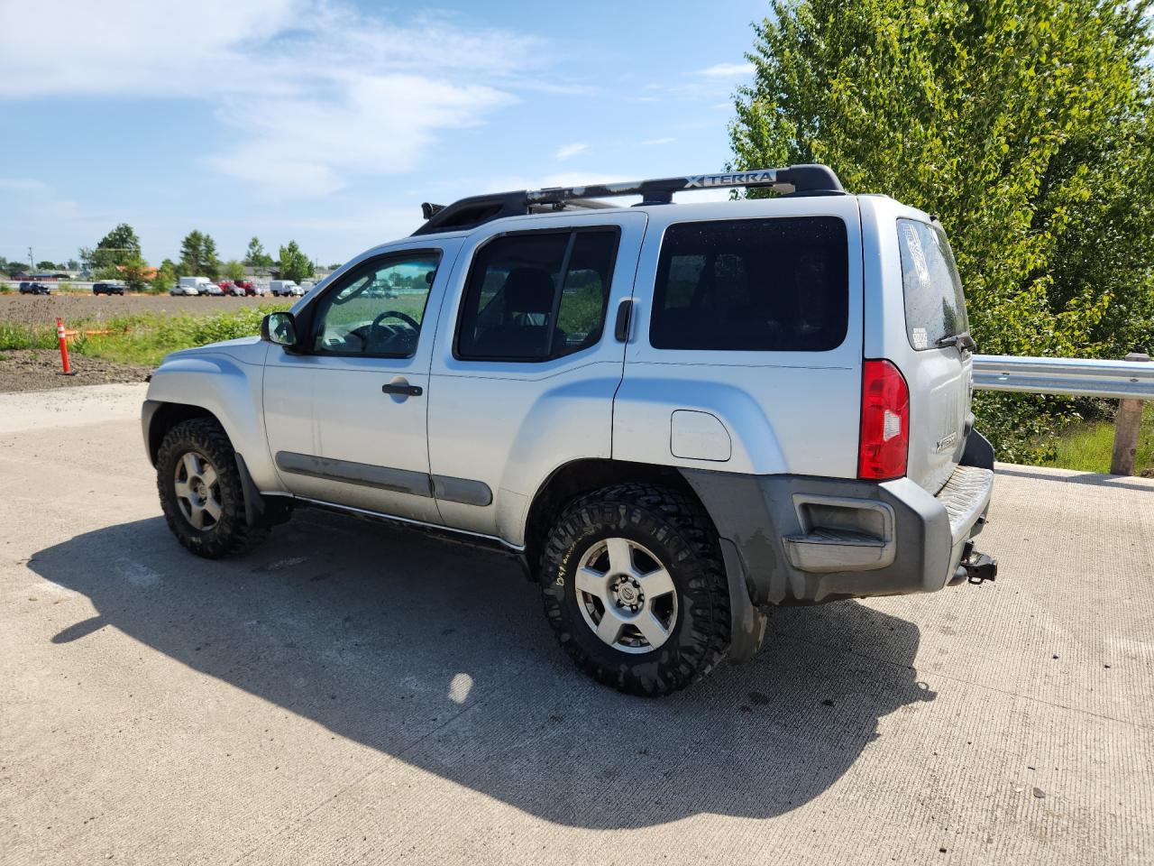 2005 Nissan Xterra S Silver vin: 5N1AN08W65C649270 Damage: Left Rear Door, Heavy Scratch, 1/2 To 1 Inch