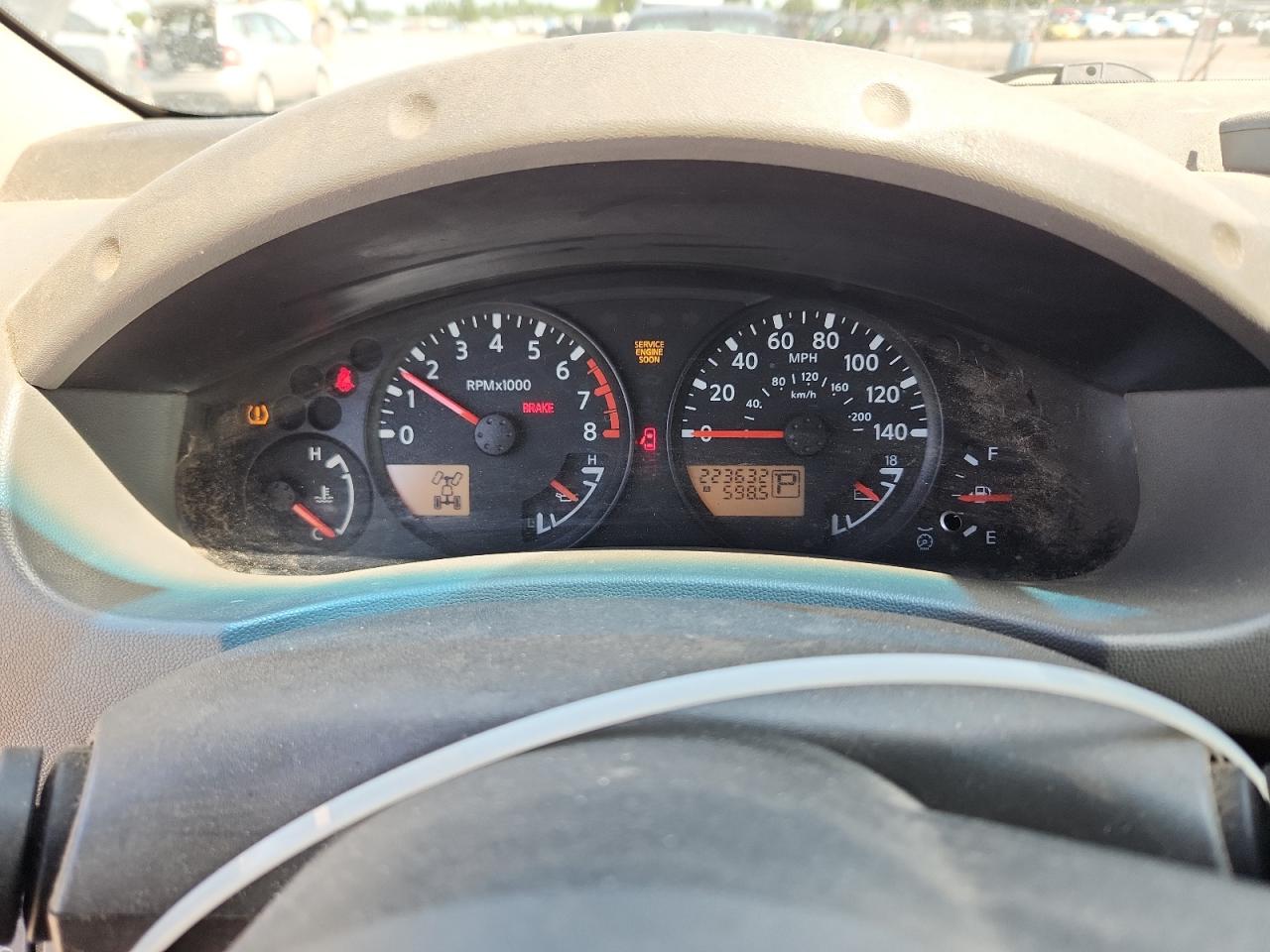 2005 Nissan Xterra S Silver vin: 5N1AN08W65C649270 Damage: Warning - Tire Pressure, On, Unacceptable