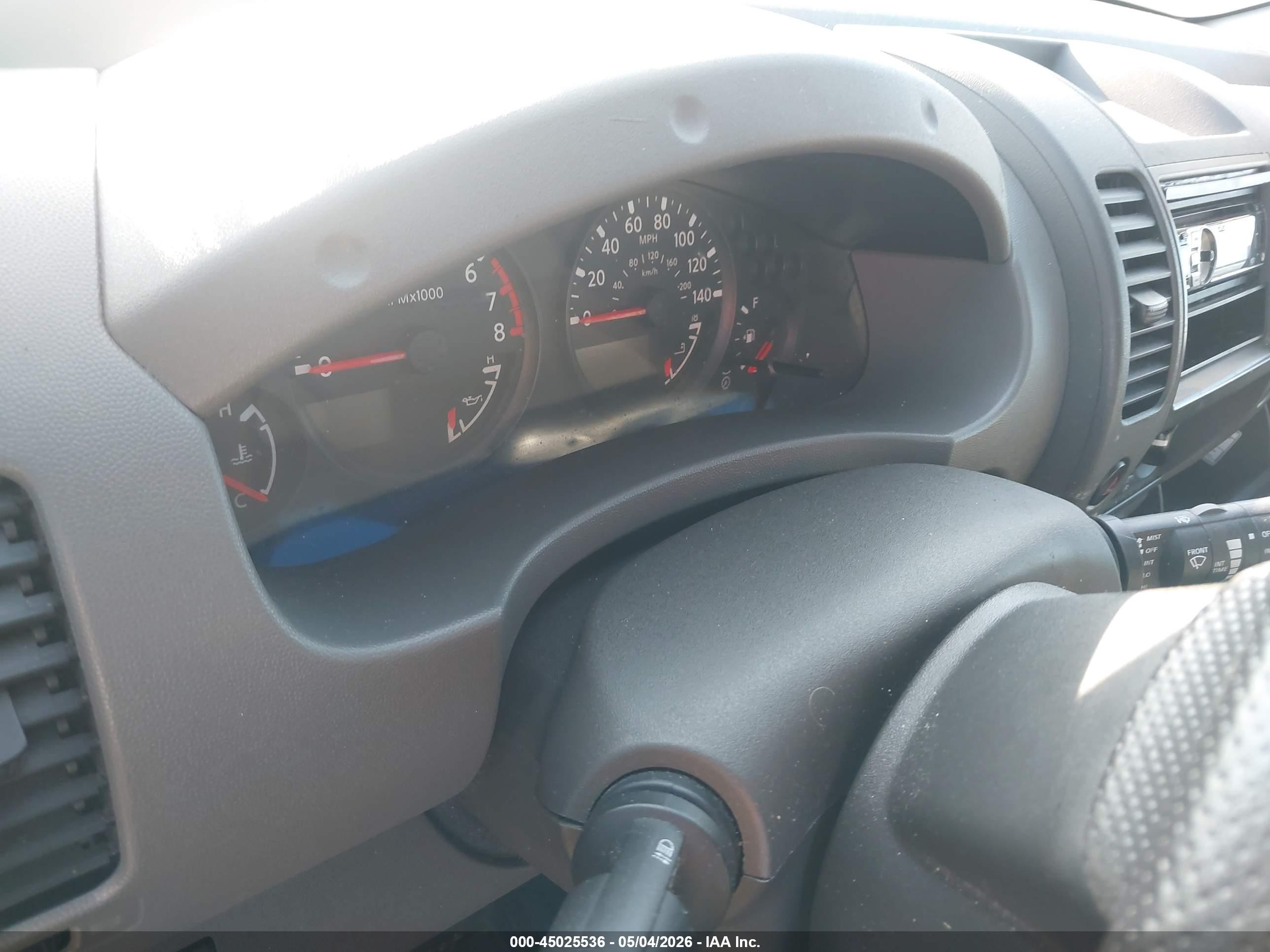 2005 Nissan Xterra S Желтый vin: 5N1AN08W75C616651