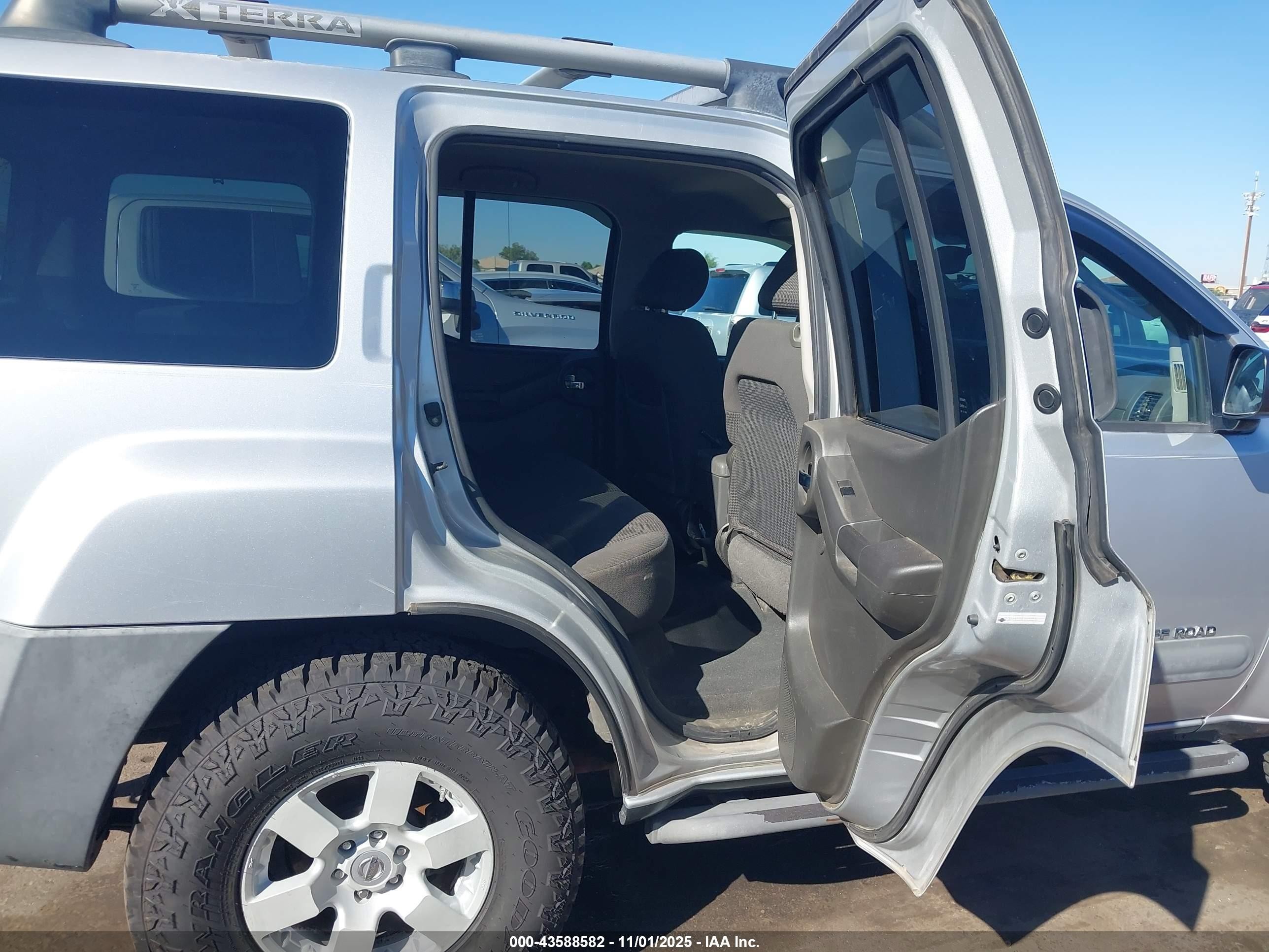 2008 Nissan Xterra Off Road Серебряный vin: 5N1AN08W78C532883