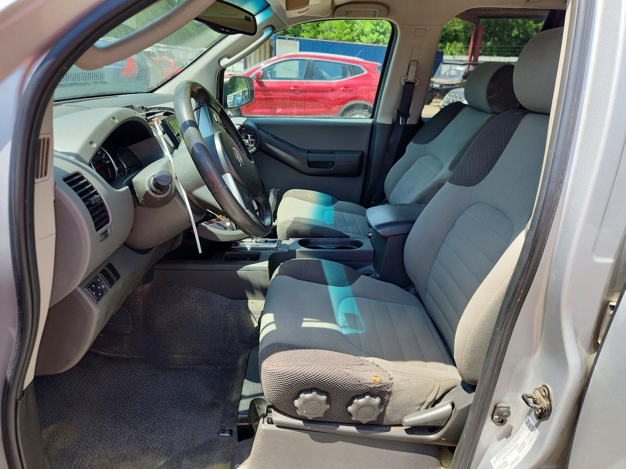 2005 Nissan Xterra S Silver vin: 5N1AN08W85C641901