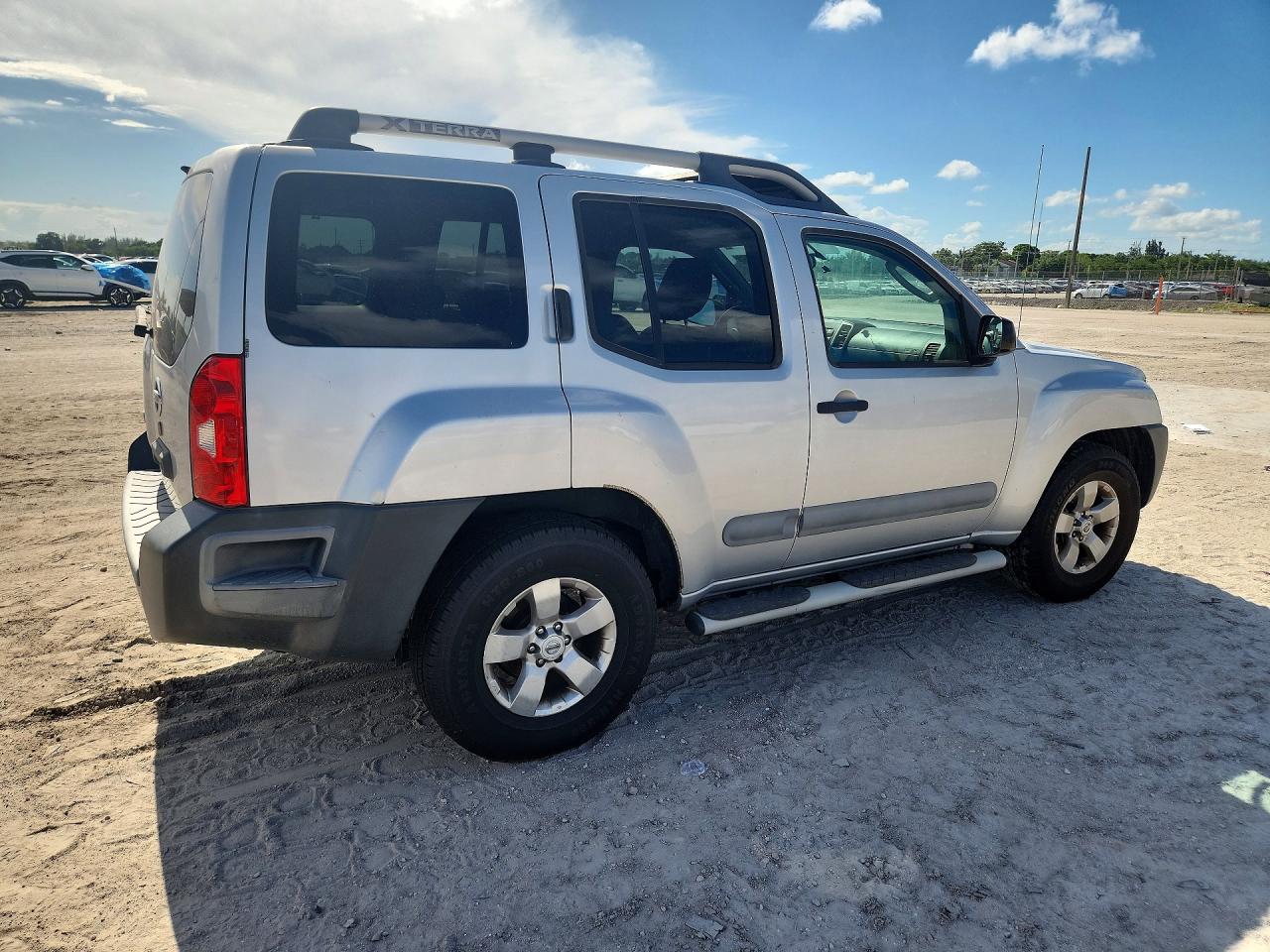 2011 Nissan Xterra X Silver vin: 5N1AN0NU1BC523624