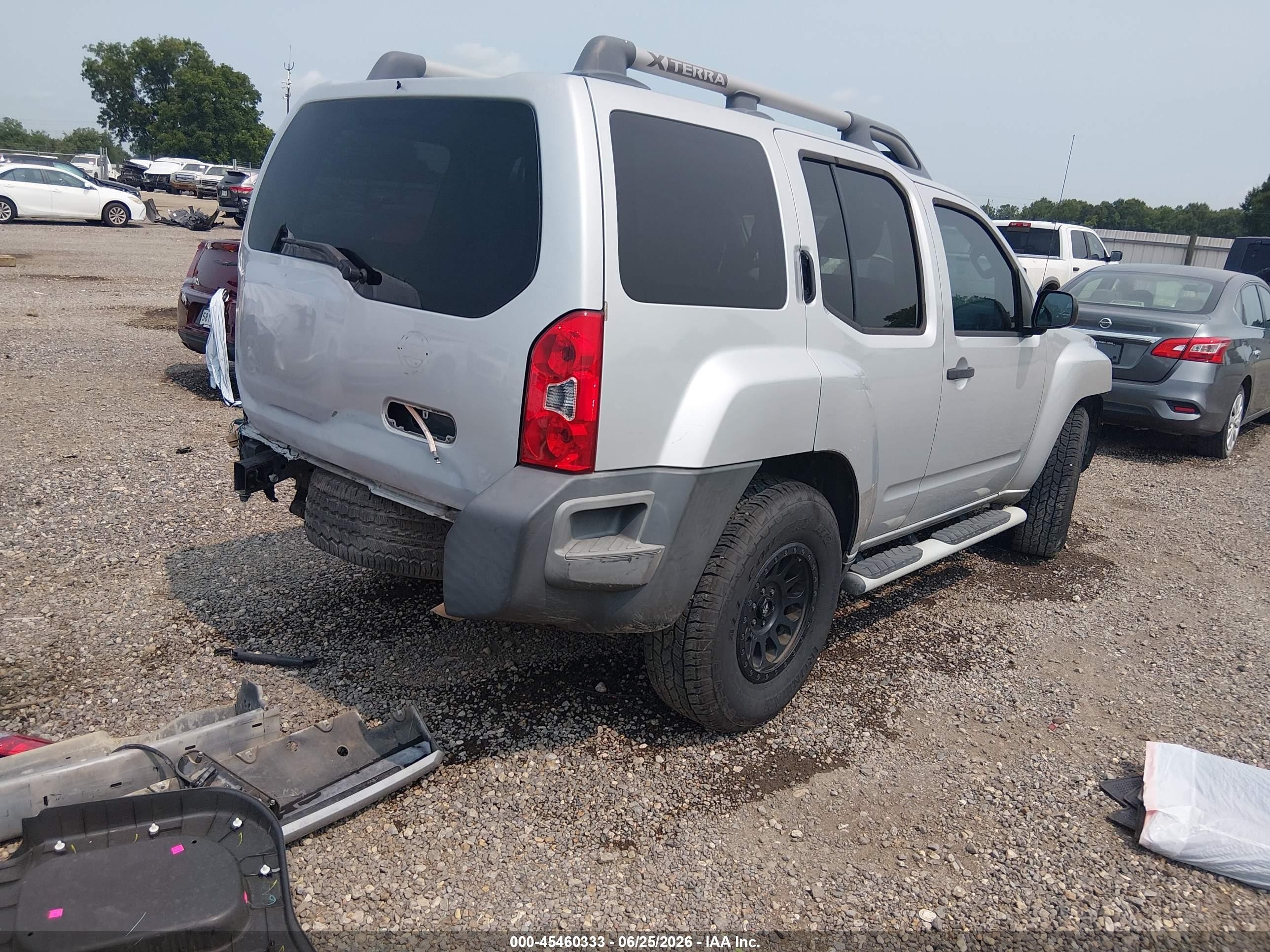 2015 Nissan Xterra X Silver vin: 5N1AN0NU1FN665210