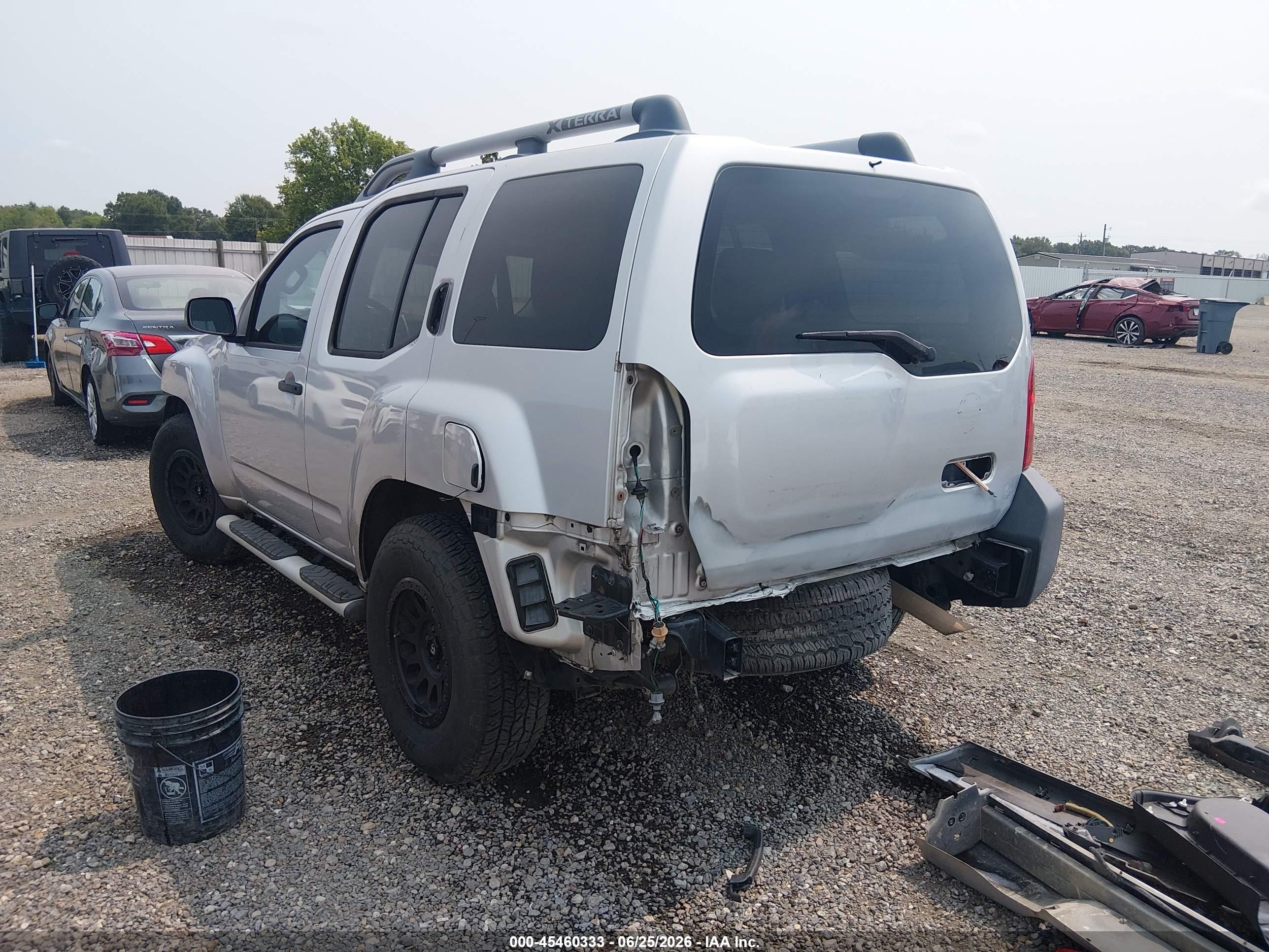 2015 Nissan Xterra X Silver vin: 5N1AN0NU1FN665210