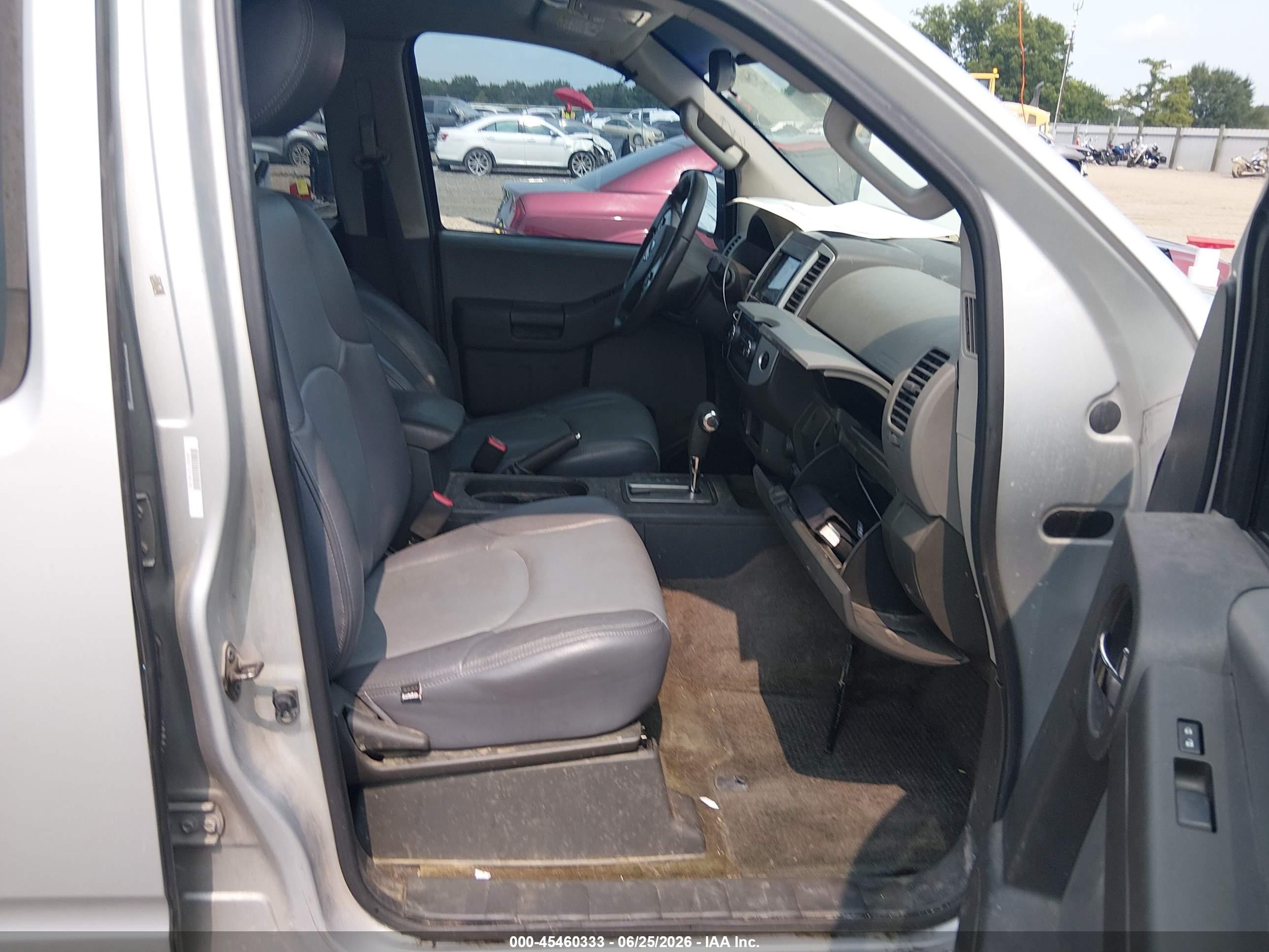 2015 Nissan Xterra X Silver vin: 5N1AN0NU1FN665210