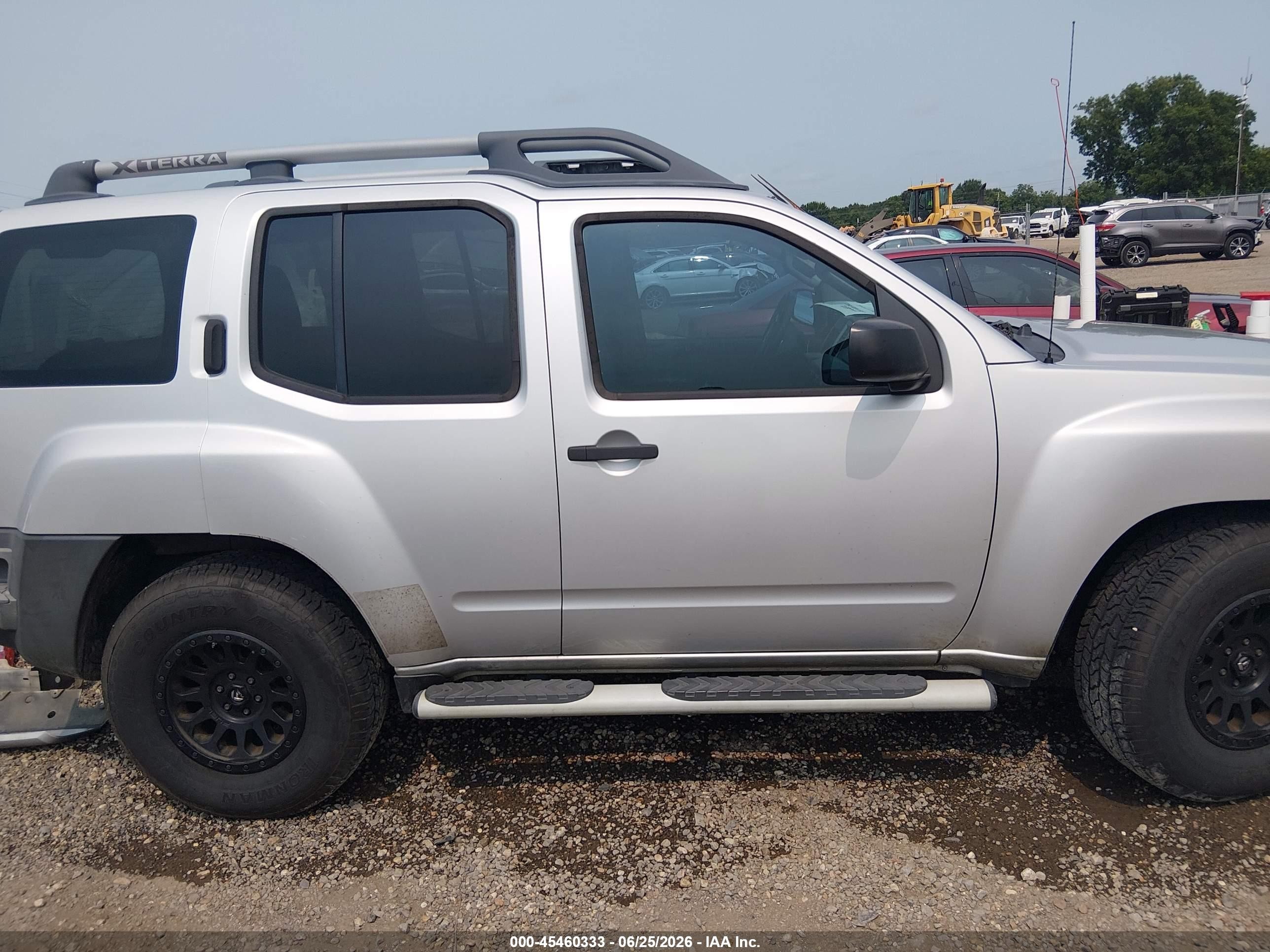 2015 Nissan Xterra X Silver vin: 5N1AN0NU1FN665210