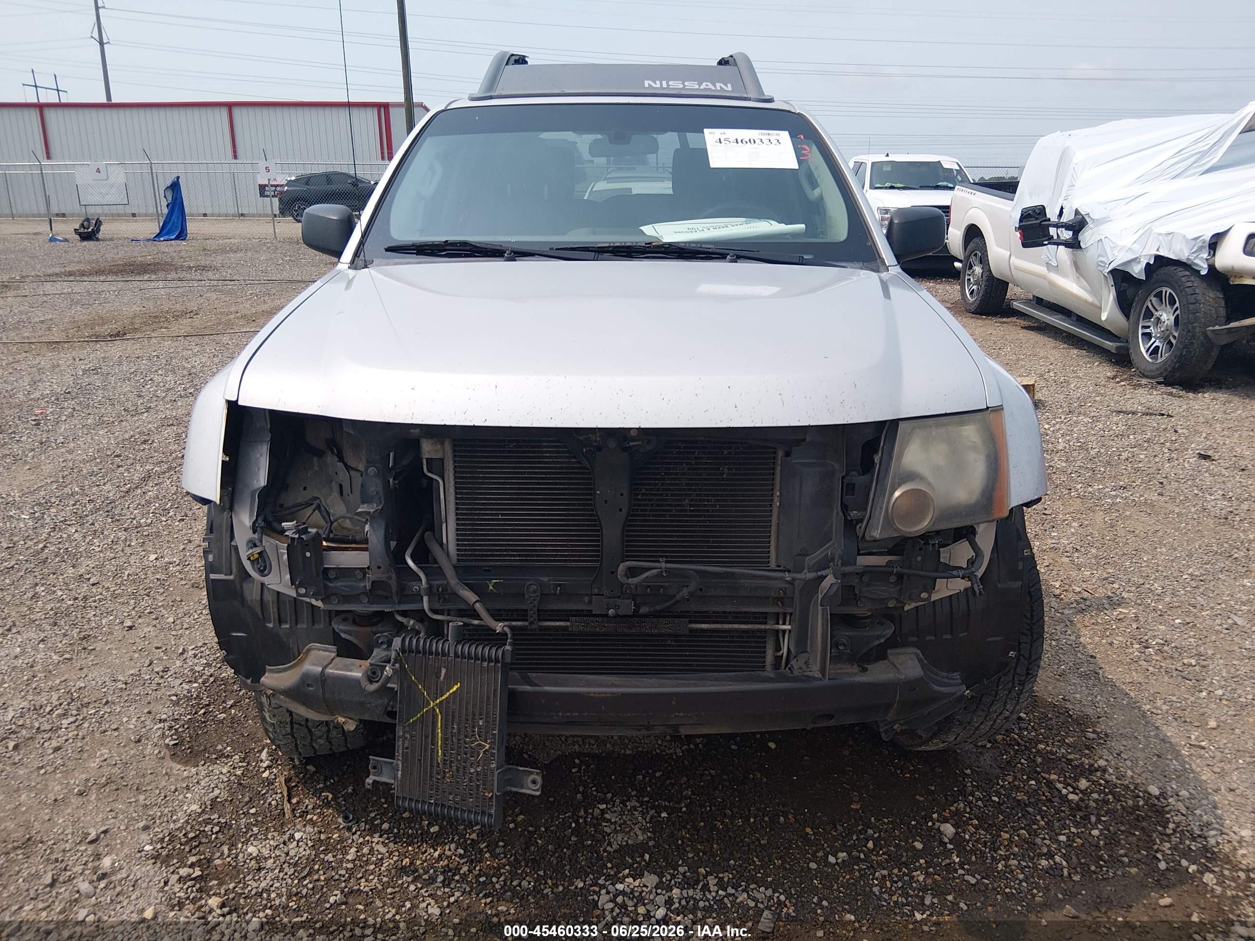2015 Nissan Xterra X Silver vin: 5N1AN0NU1FN665210