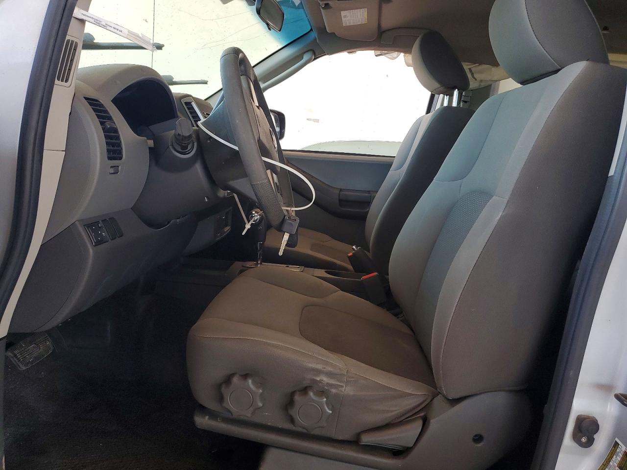 2010 Nissan Xterra X Silver vin: 5N1AN0NU3AC521680