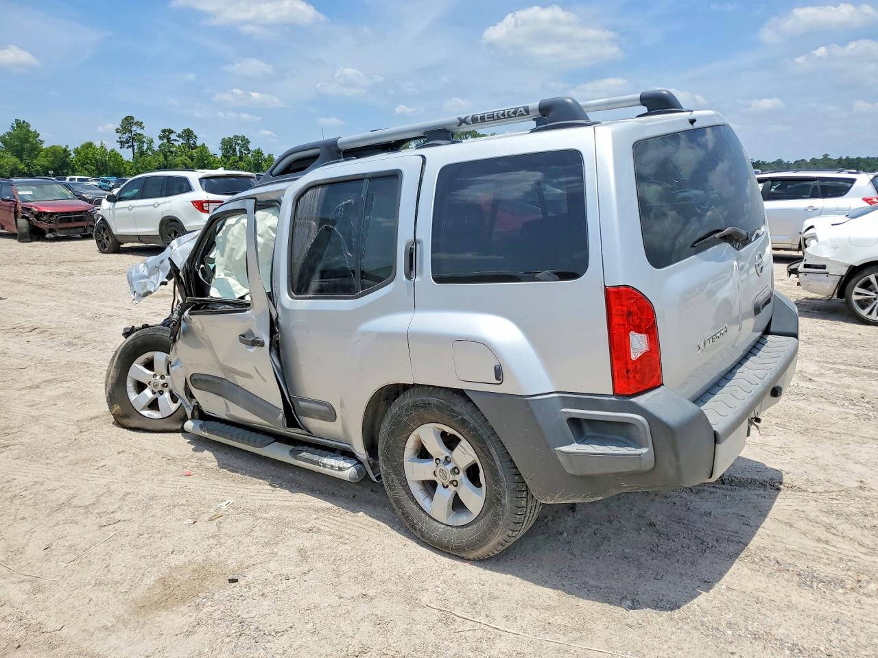 2013 Nissan Xterra X Silver vin: 5N1AN0NU5DN822671