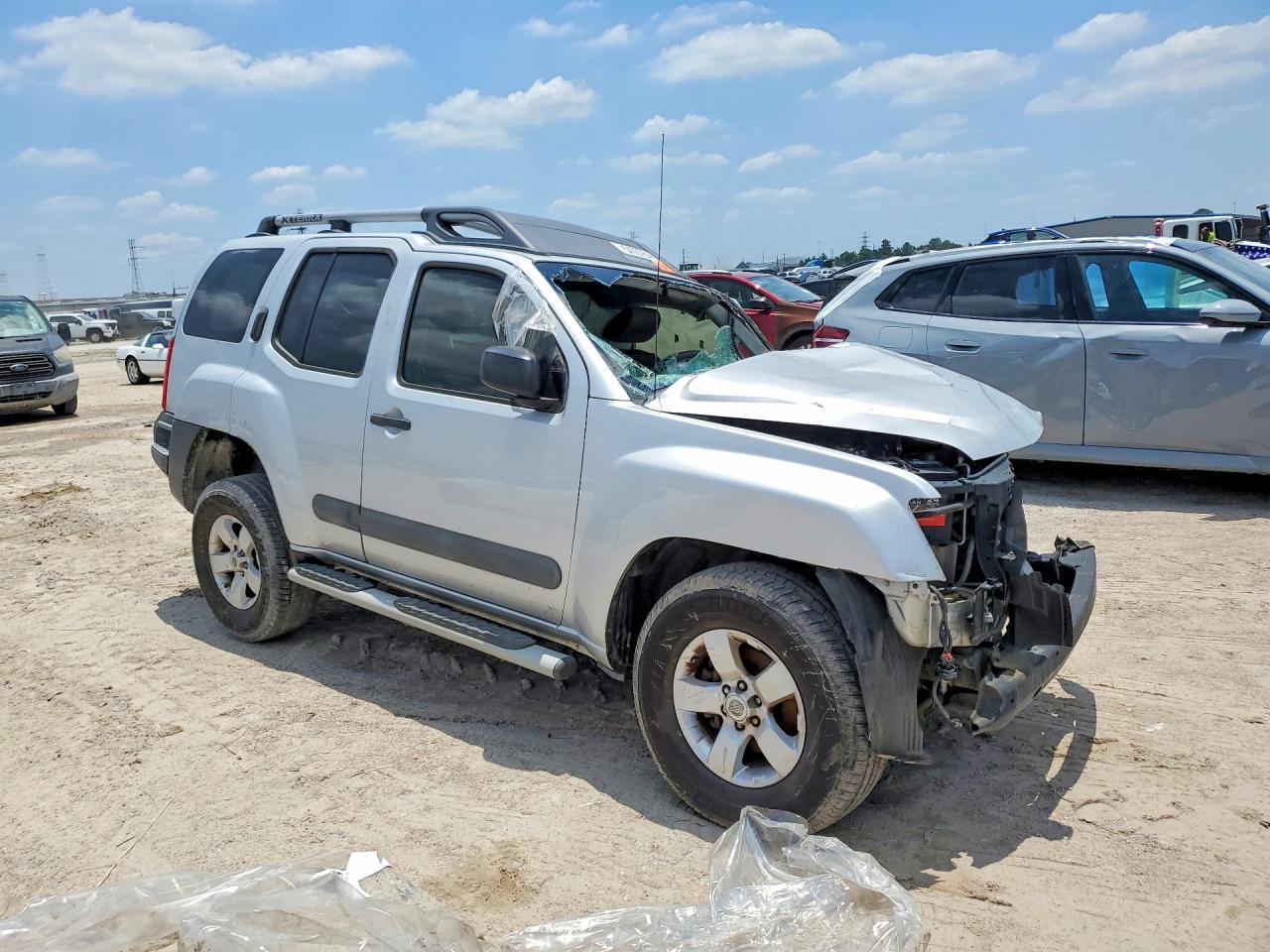 2013 Nissan Xterra X Silver vin: 5N1AN0NU5DN822671