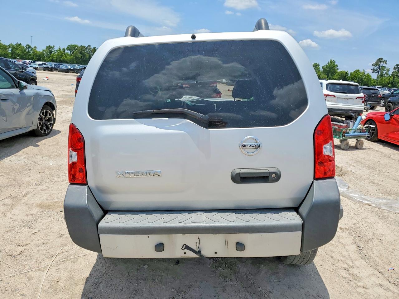 2013 Nissan Xterra X Silver vin: 5N1AN0NU5DN822671