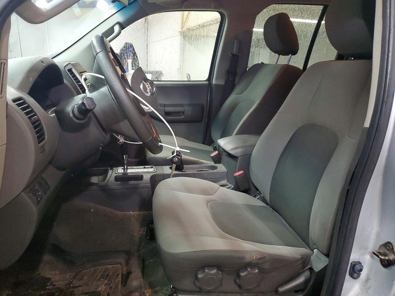 2014 Nissan Xterra S Silver vin: 5N1AN0NU5EN807458