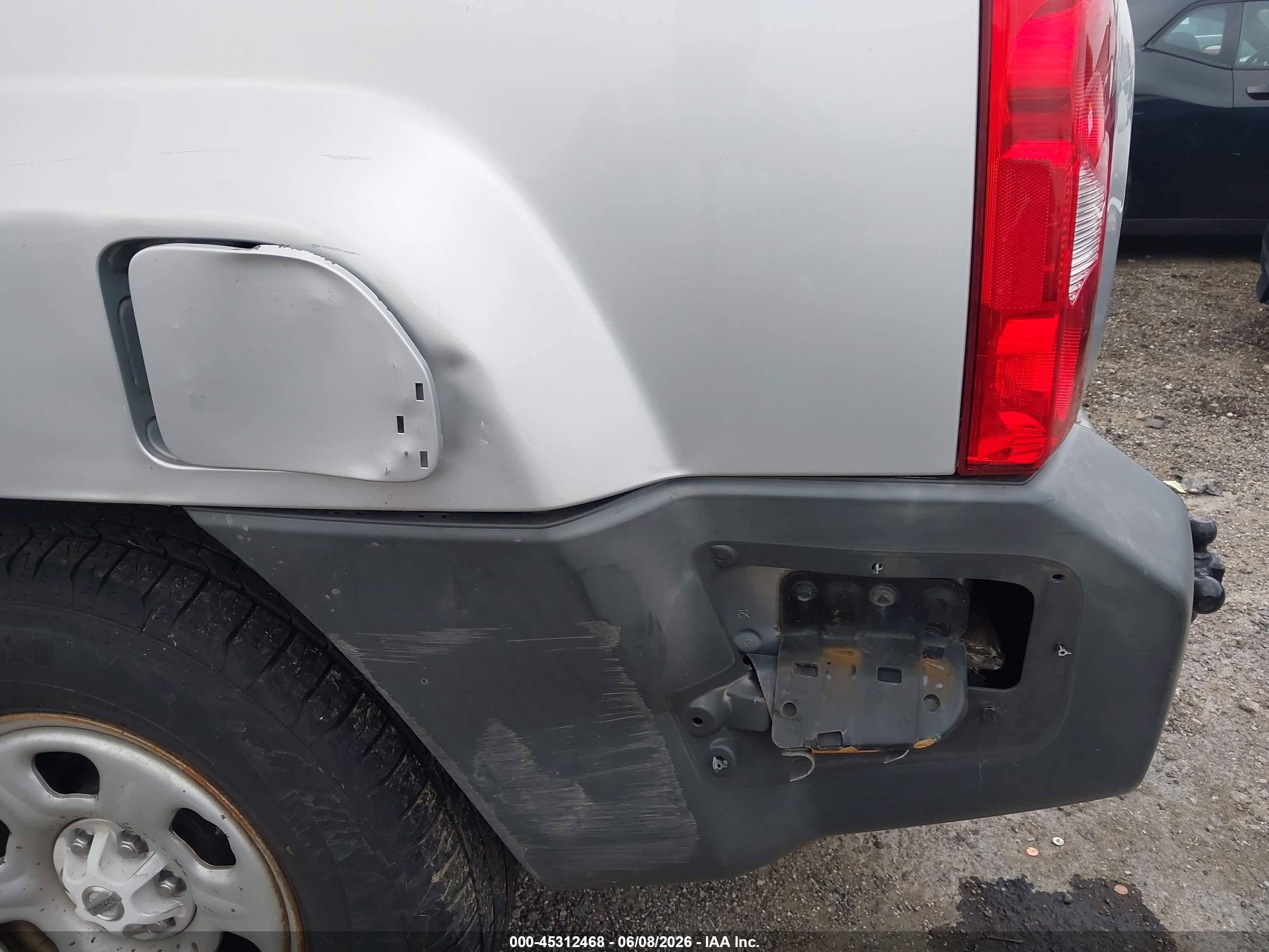 2011 Nissan Xterra X Silver vin: 5N1AN0NU6BC508312