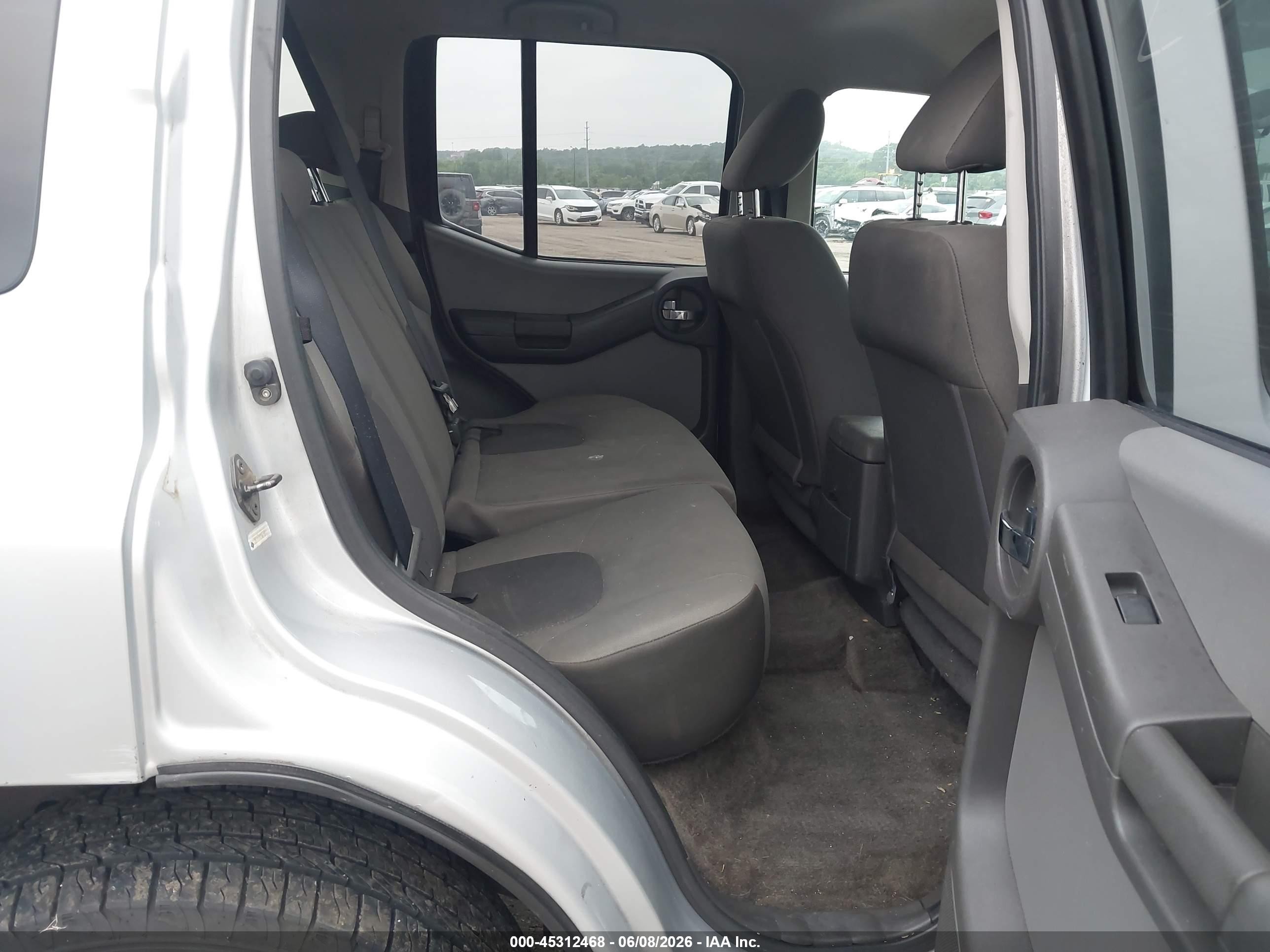 2011 Nissan Xterra X Silver vin: 5N1AN0NU6BC508312
