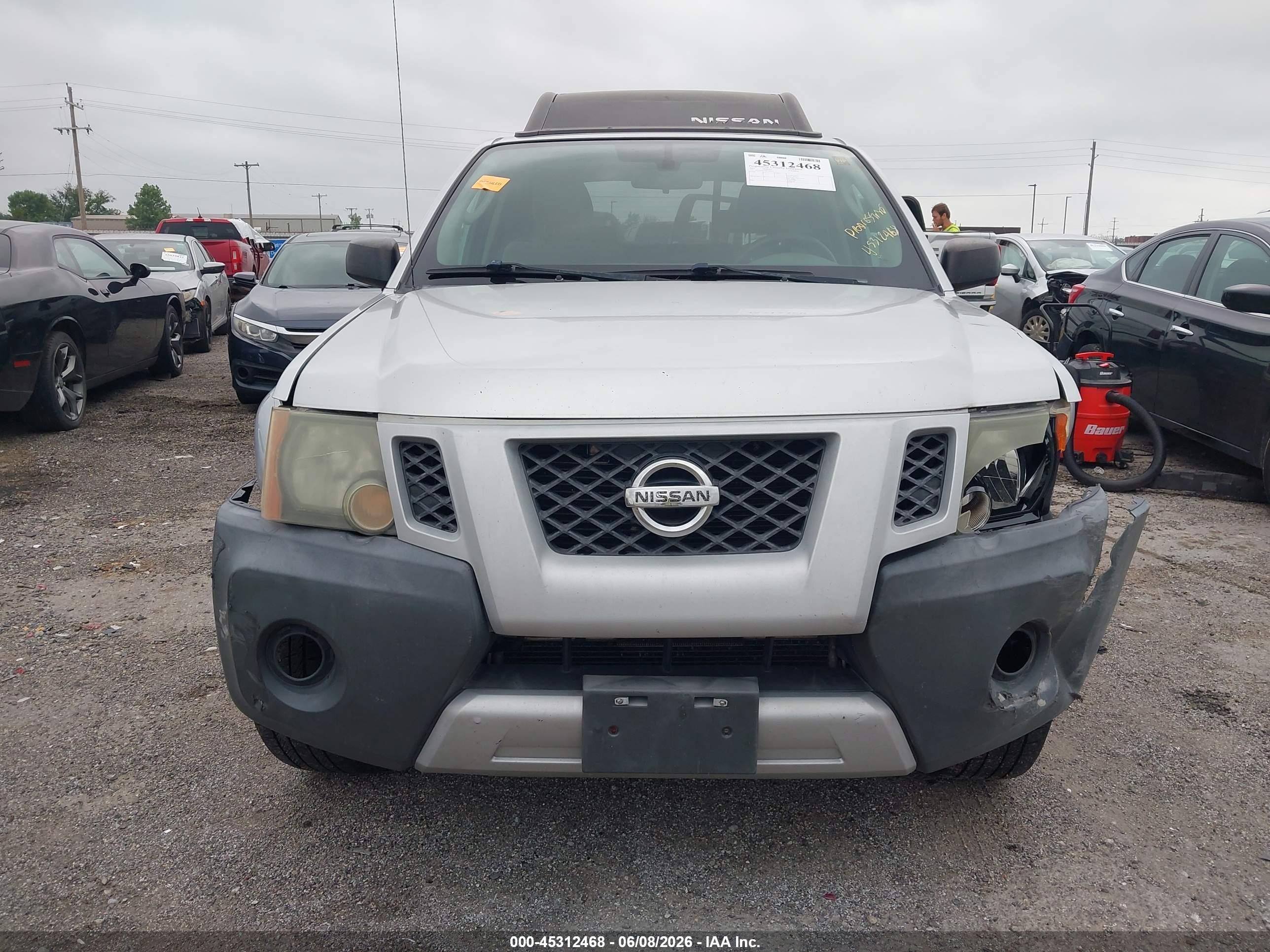 2011 Nissan Xterra X Silver vin: 5N1AN0NU6BC508312