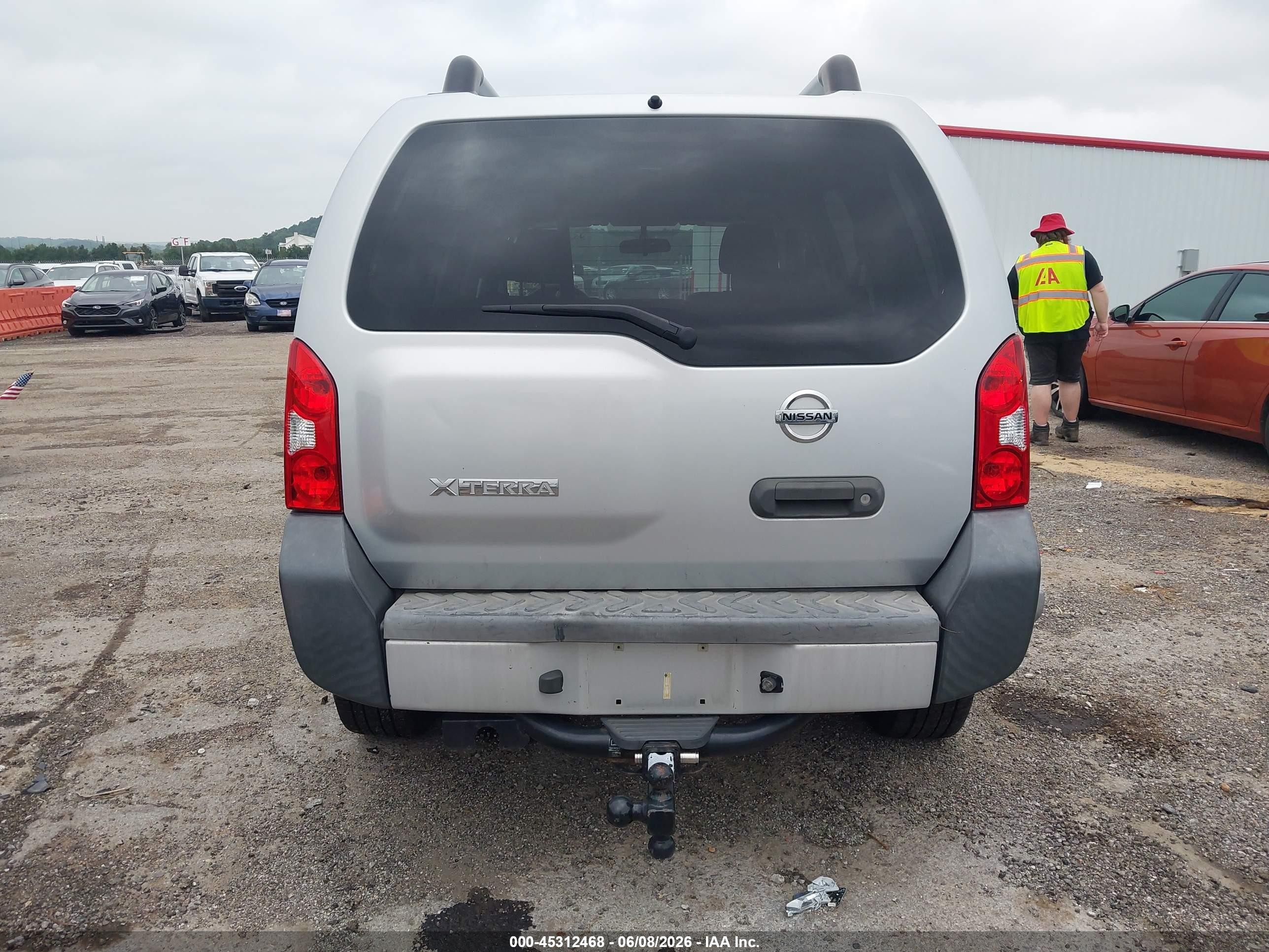 2011 Nissan Xterra X Silver vin: 5N1AN0NU6BC508312