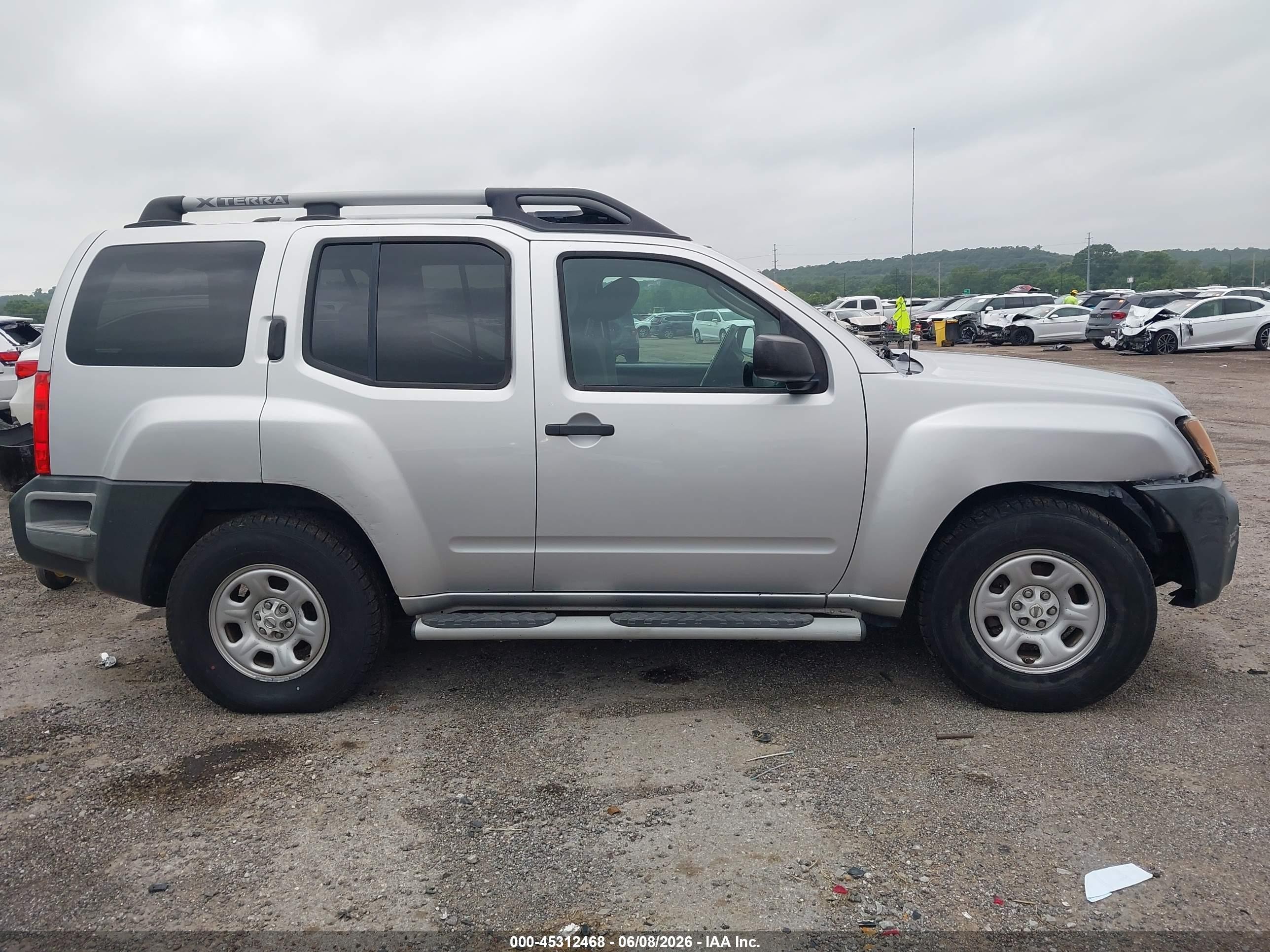 2011 Nissan Xterra X Silver vin: 5N1AN0NU6BC508312