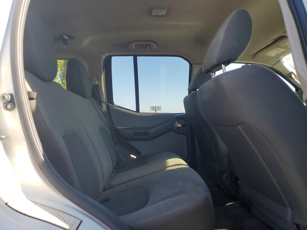 2013 Nissan Xterra X Белый vin: 5N1AN0NU6DN811811