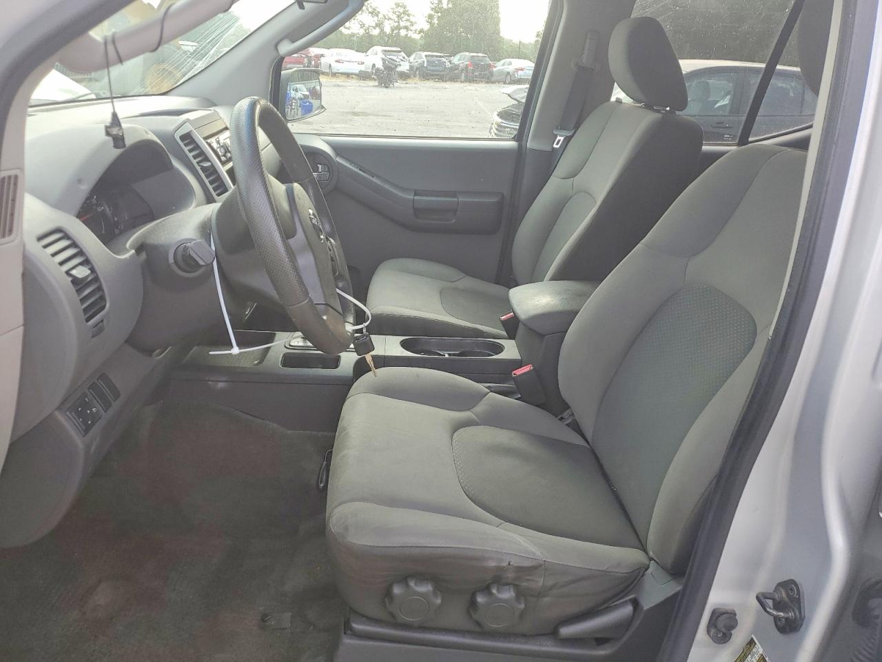 2010 Nissan Xterra X Silver vin: 5N1AN0NU7AC522086