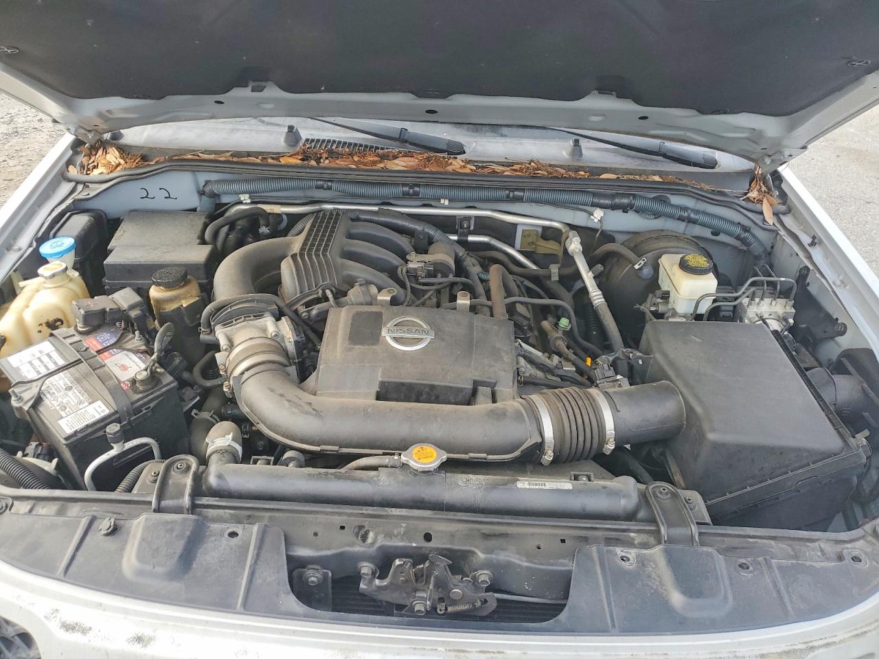 2010 Nissan Xterra X Silver vin: 5N1AN0NU7AC522086