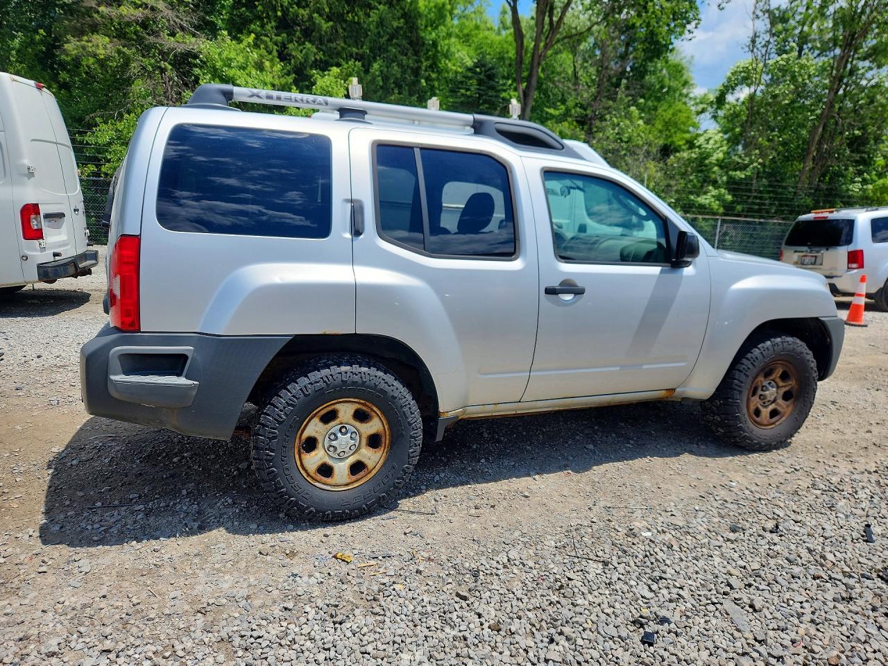 2010 Nissan Xterra X Silver vin: 5N1AN0NW0AC517930