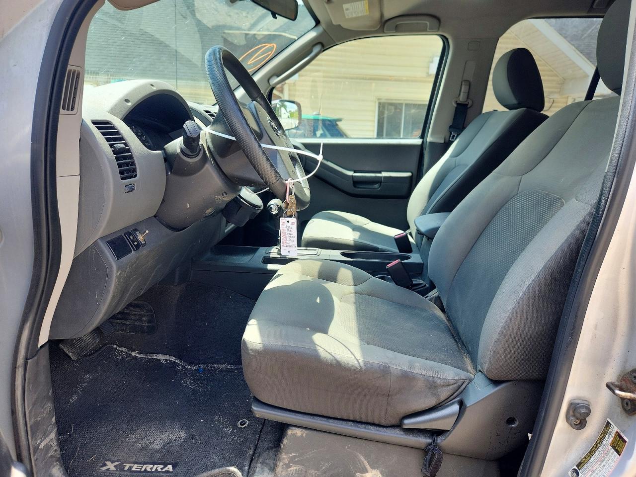 2010 Nissan Xterra X Silver vin: 5N1AN0NW0AC517930