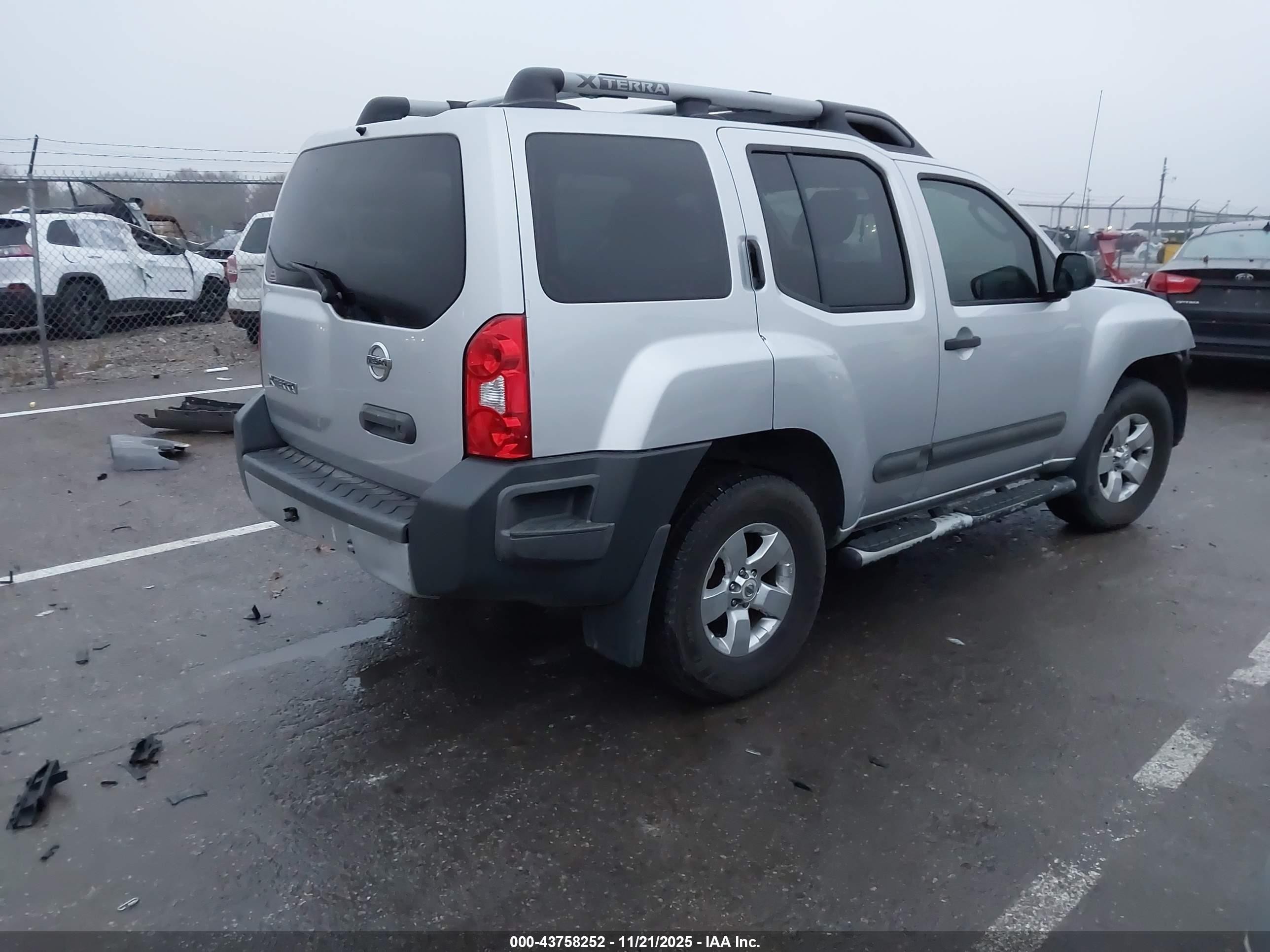 2012 Nissan Xterra S Silver vin: 5N1AN0NW0CC515307