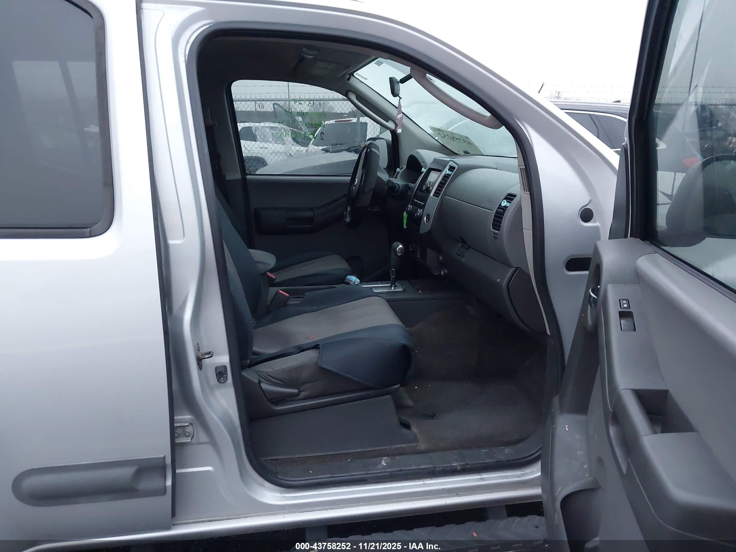 2012 Nissan Xterra S Silver vin: 5N1AN0NW0CC515307