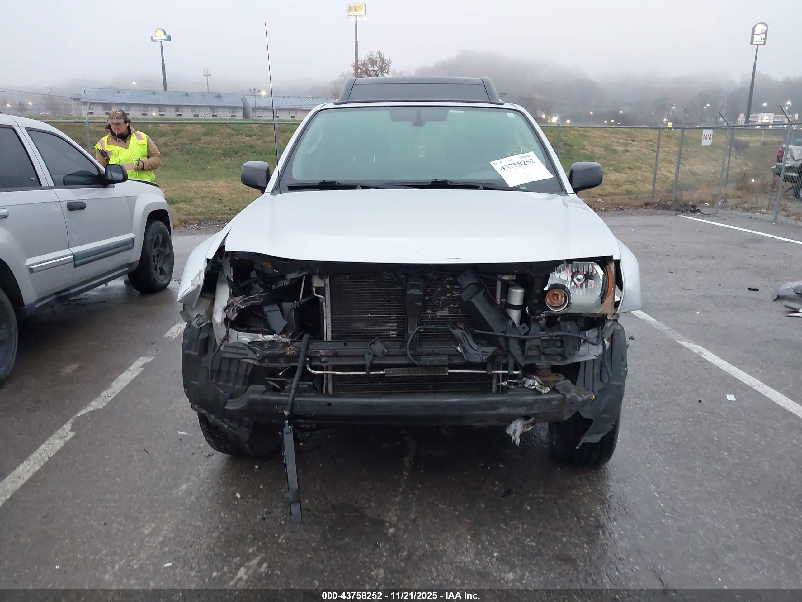 2012 Nissan Xterra S Silver vin: 5N1AN0NW0CC515307
