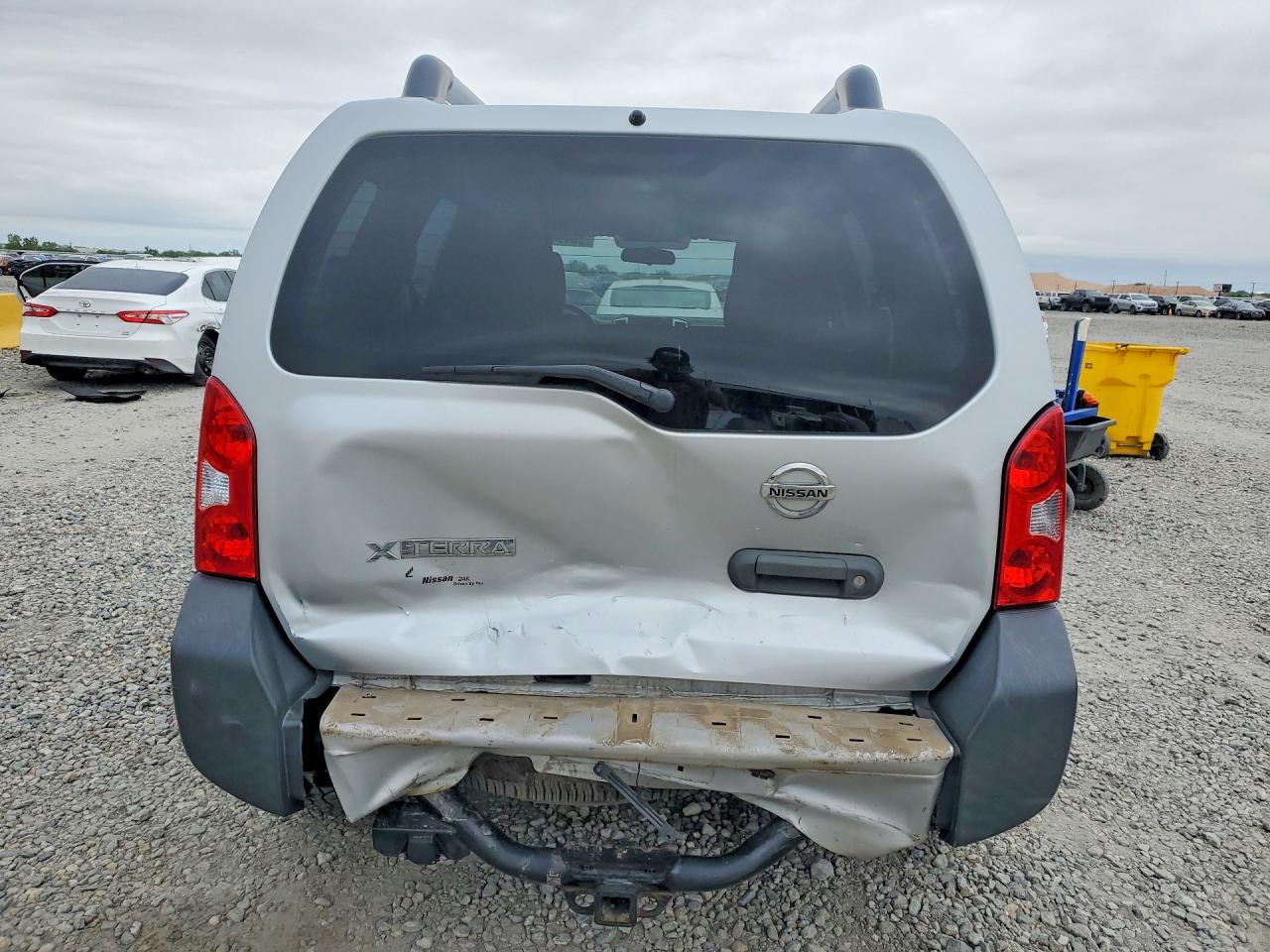 2015 Nissan Xterra X Silver vin: 5N1AN0NW0FN655849