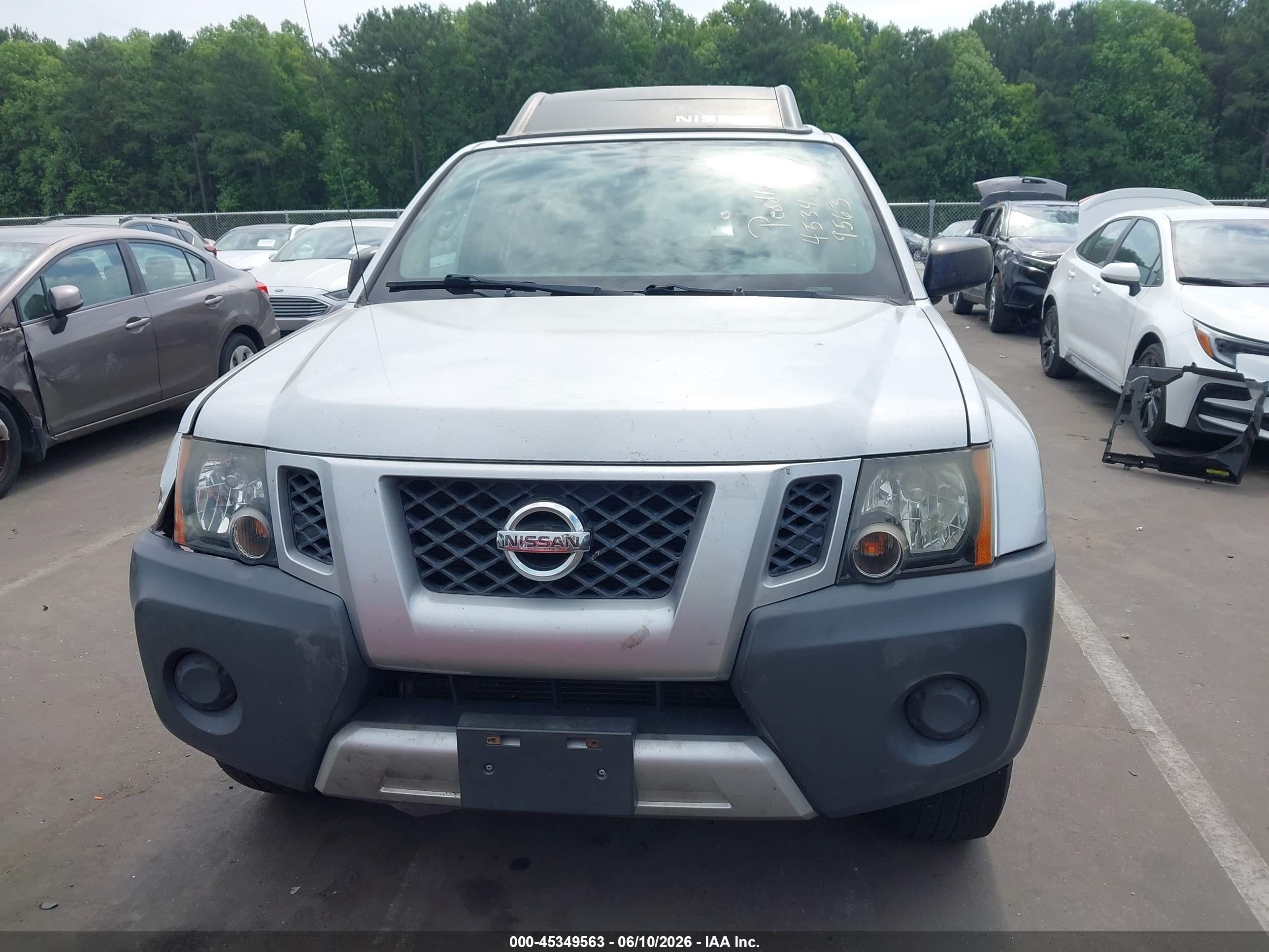 2014 Nissan Xterra Pro-4x/s/x Серебряный vin: 5N1AN0NW1EN808477