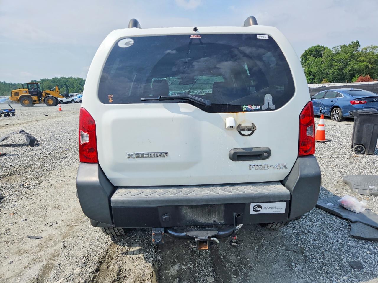 2015 Nissan Xterra X White vin: 5N1AN0NW1FN663359