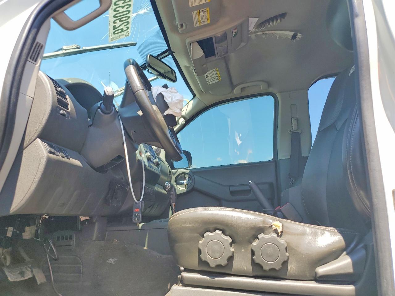 2015 Nissan Xterra X White vin: 5N1AN0NW1FN663359