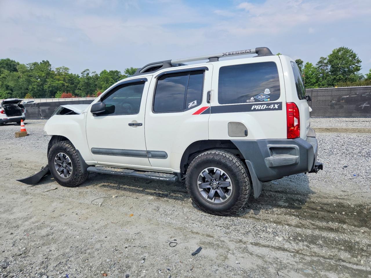 2015 Nissan Xterra X White vin: 5N1AN0NW1FN663359