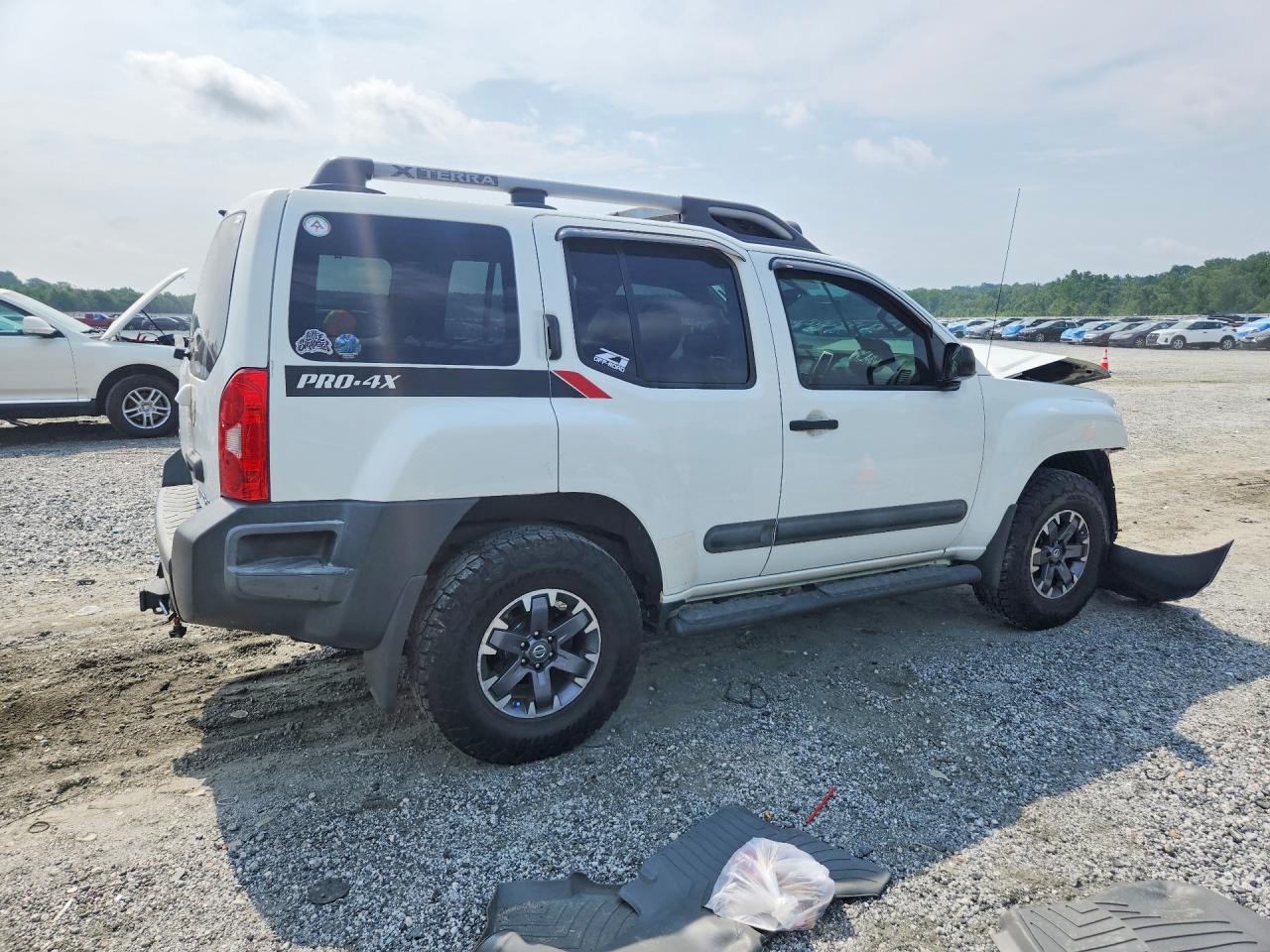 2015 Nissan Xterra X White vin: 5N1AN0NW1FN663359