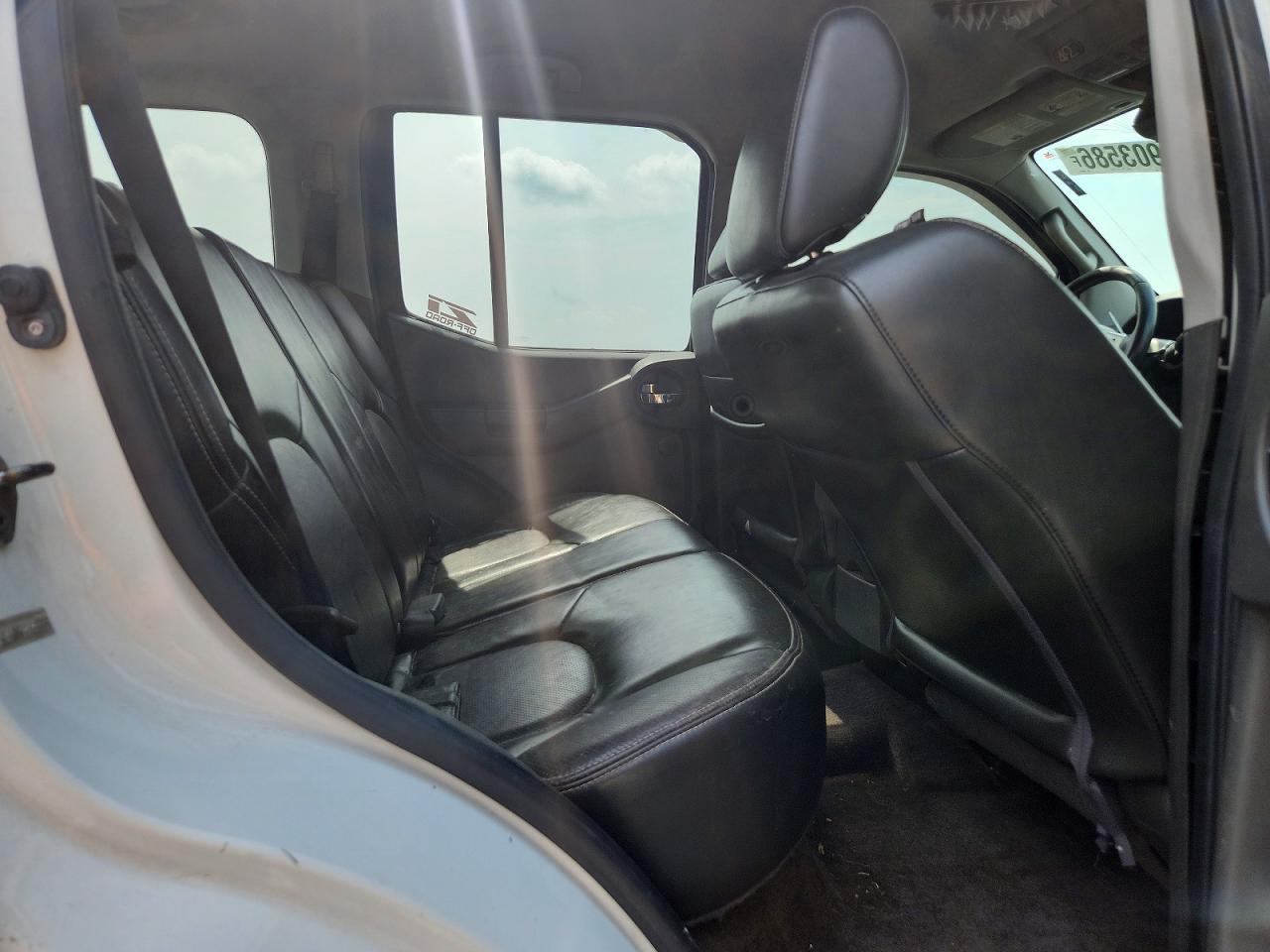 2015 Nissan Xterra X White vin: 5N1AN0NW1FN663359