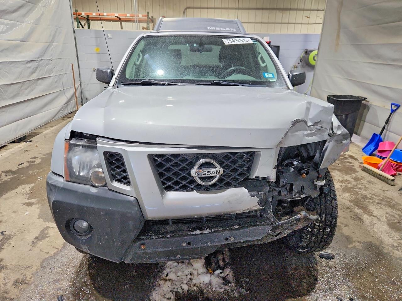 2015 Nissan Xterra S Silver vin: 5N1AN0NW1FN665161