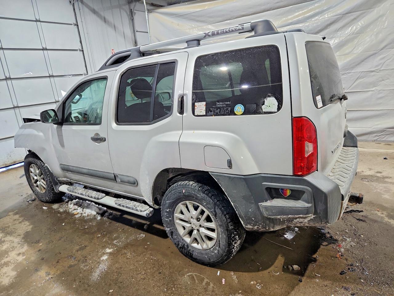 2015 Nissan Xterra S Silver vin: 5N1AN0NW1FN665161