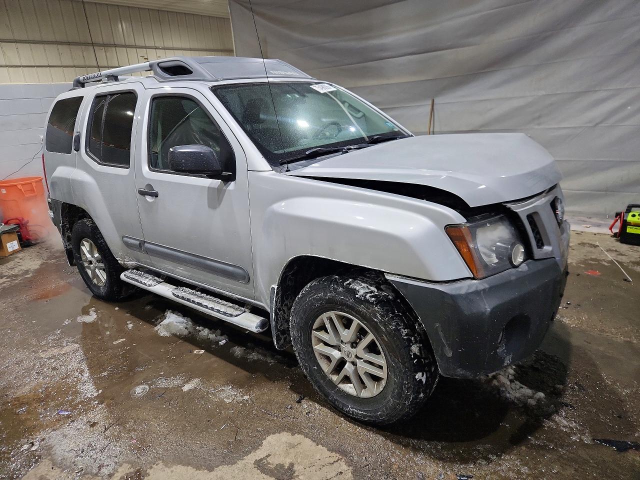 2015 Nissan Xterra S Silver vin: 5N1AN0NW1FN665161