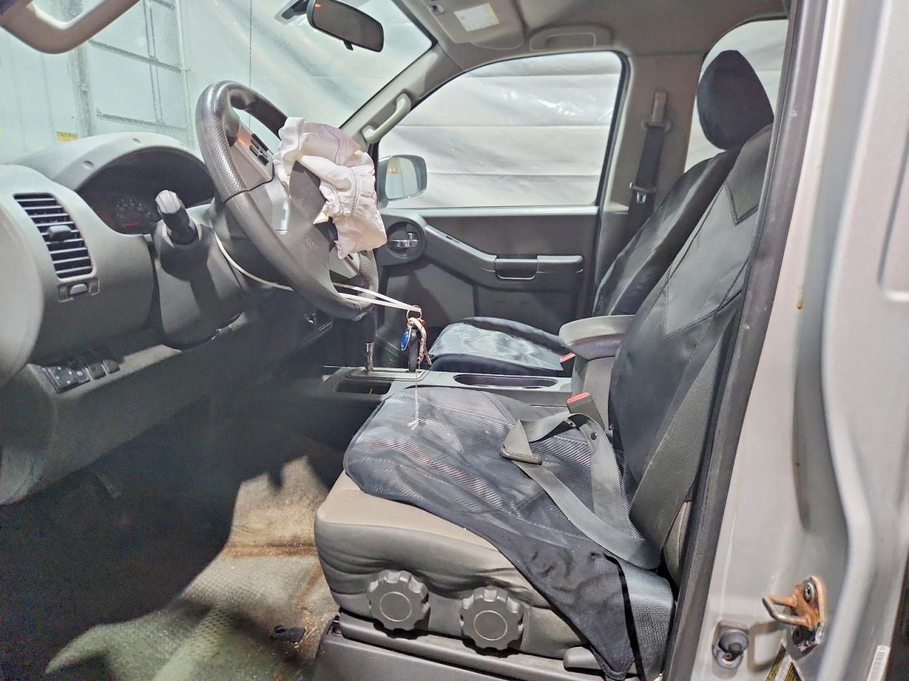 2015 Nissan Xterra S Silver vin: 5N1AN0NW1FN665161