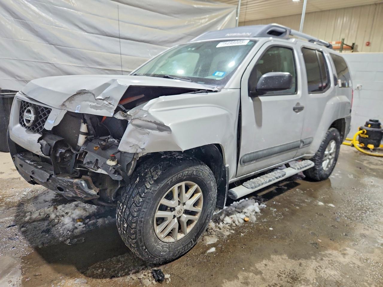 2015 Nissan Xterra S Silver vin: 5N1AN0NW1FN665161