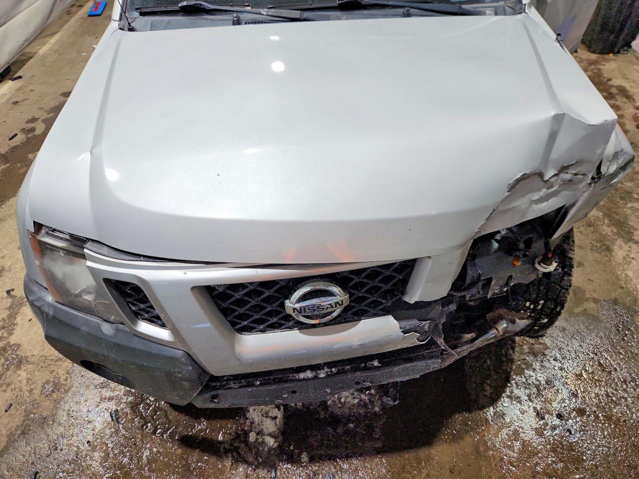 2015 Nissan Xterra S Silver vin: 5N1AN0NW1FN665161