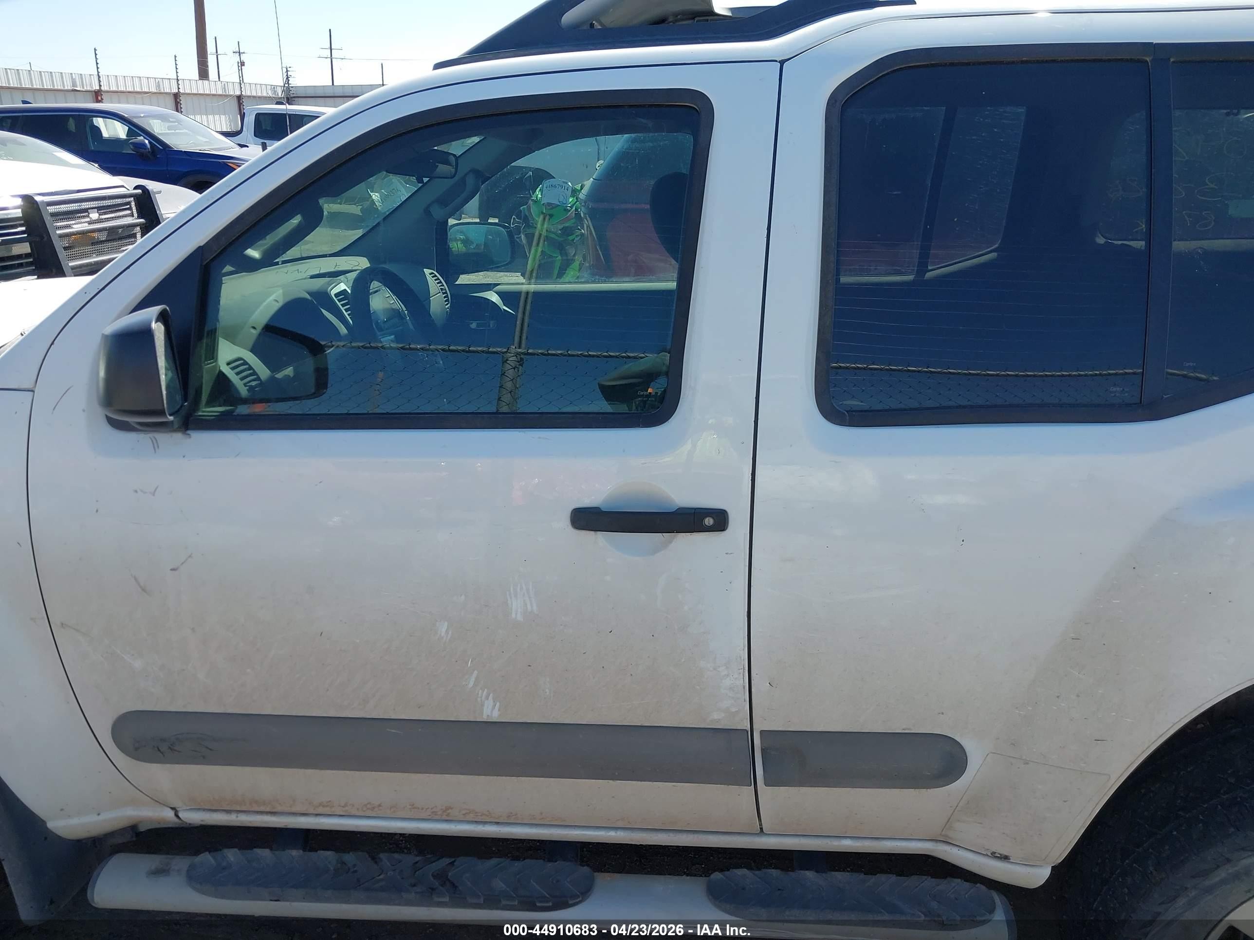 2013 Nissan Xterra S White vin: 5N1AN0NW2DN810222