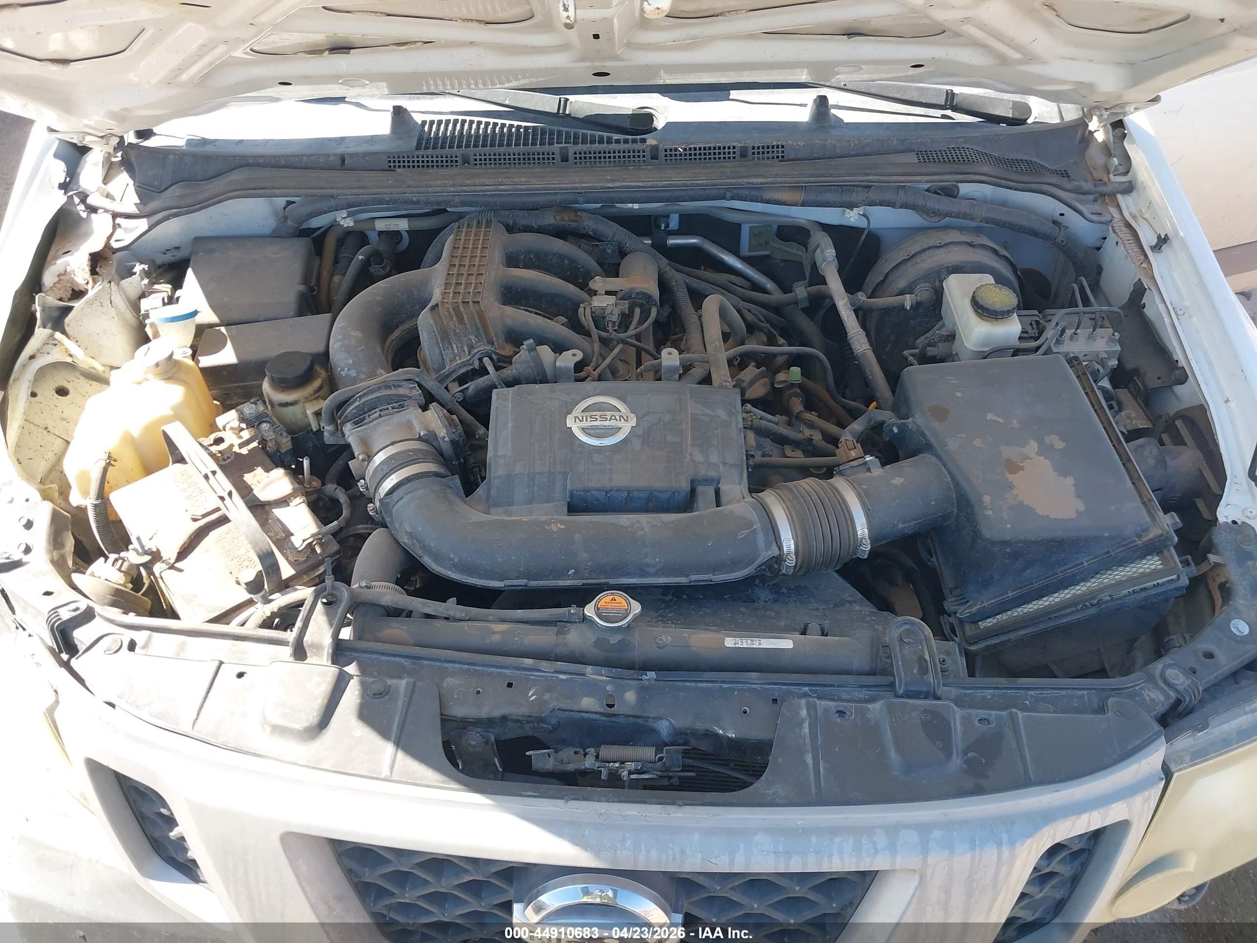 2013 Nissan Xterra S White vin: 5N1AN0NW2DN810222