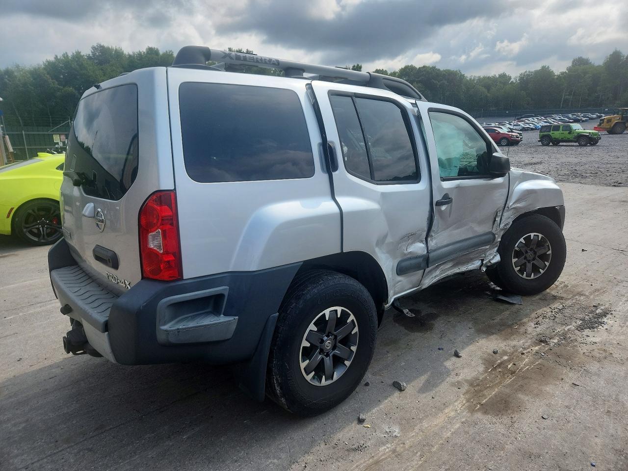 2014 Nissan Xterra Pro-4x Silver vin: 5N1AN0NW3EN802874