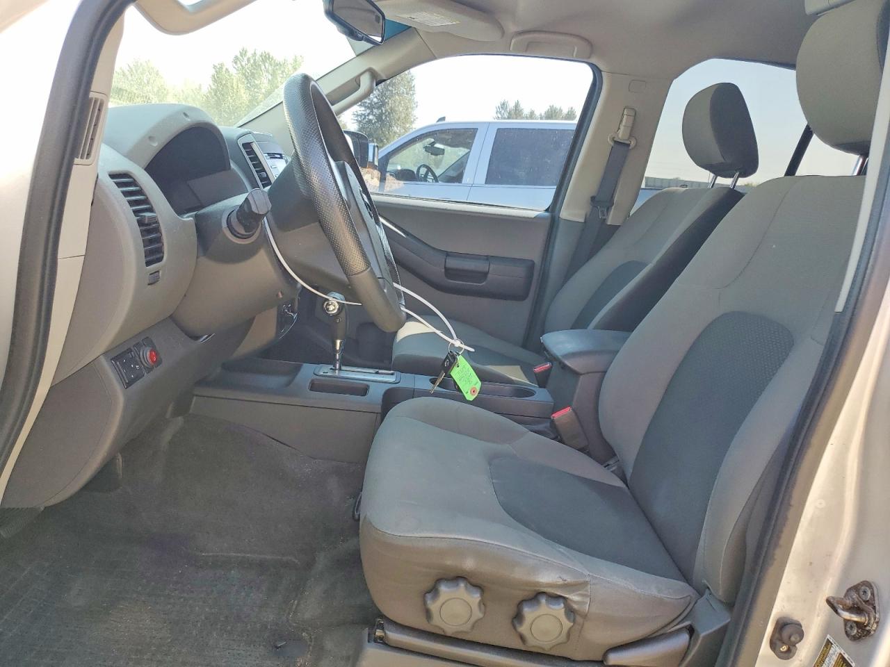 2013 Nissan Xterra X Silver vin: 5N1AN0NW4DN825546