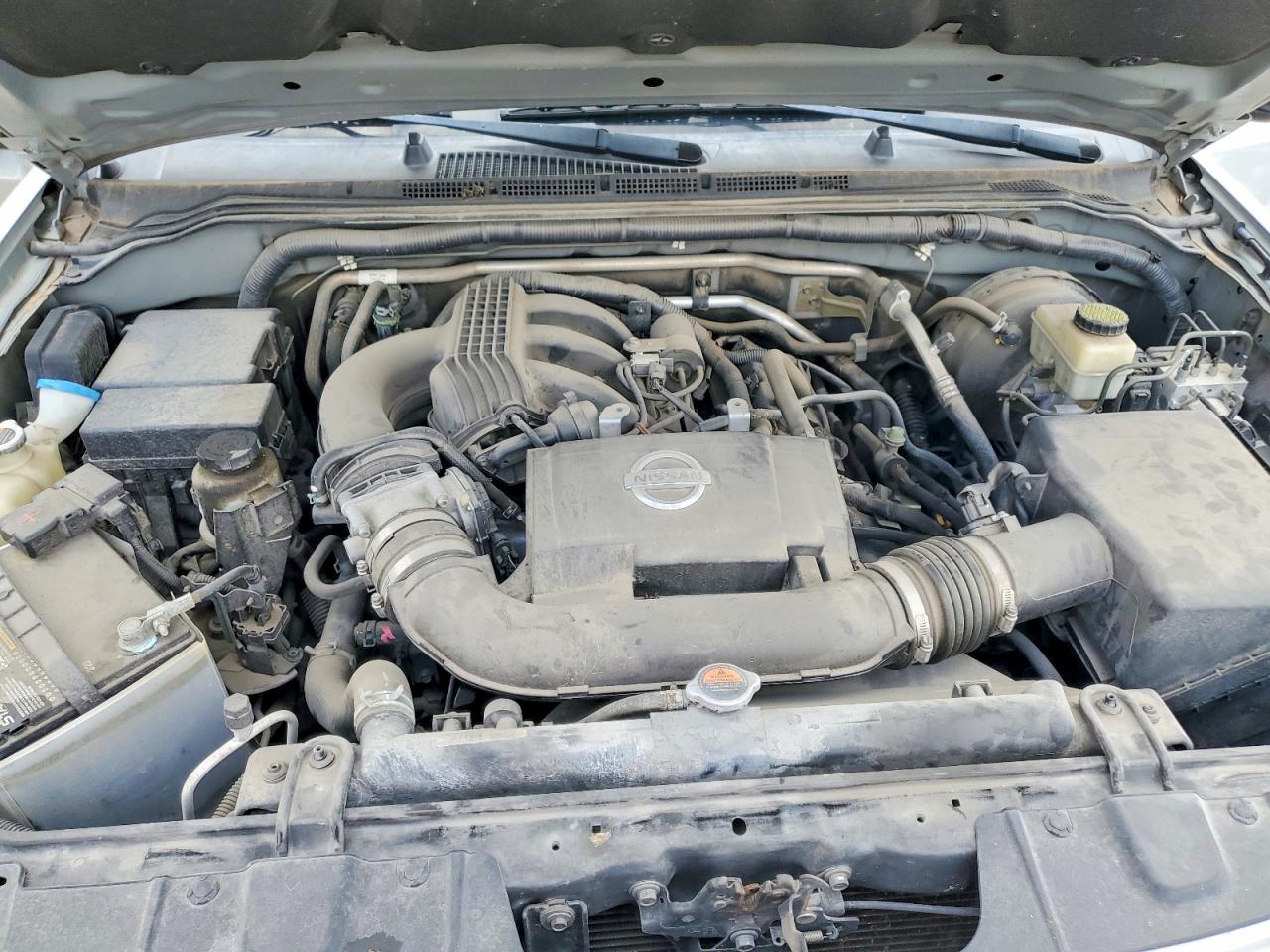 2014 Nissan Xterra S Silver vin: 5N1AN0NW4EN810126