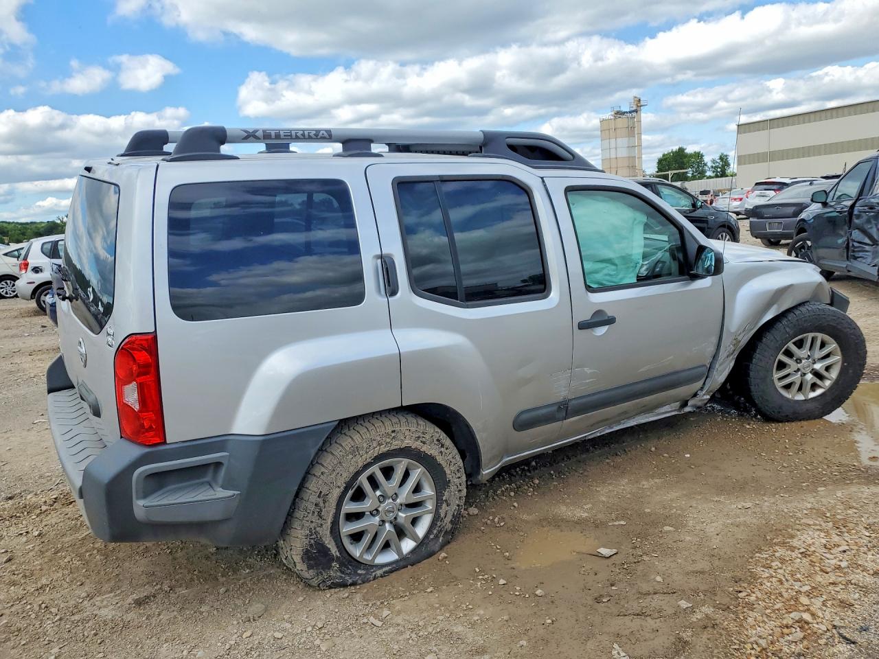 2014 Nissan Xterra S Silver vin: 5N1AN0NW4EN810126