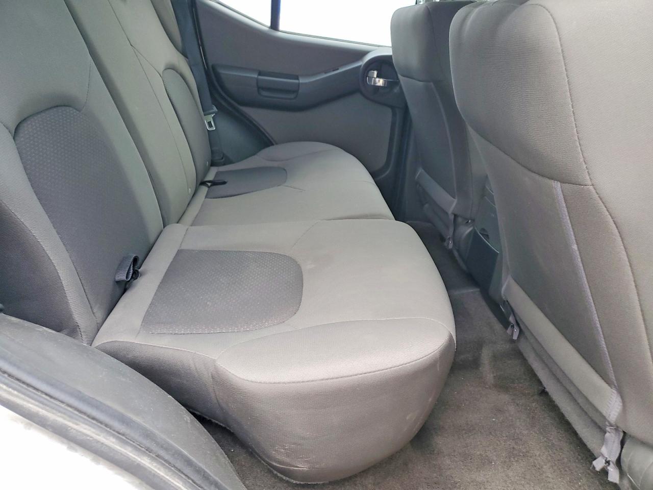 2014 Nissan Xterra S Silver vin: 5N1AN0NW4EN810126